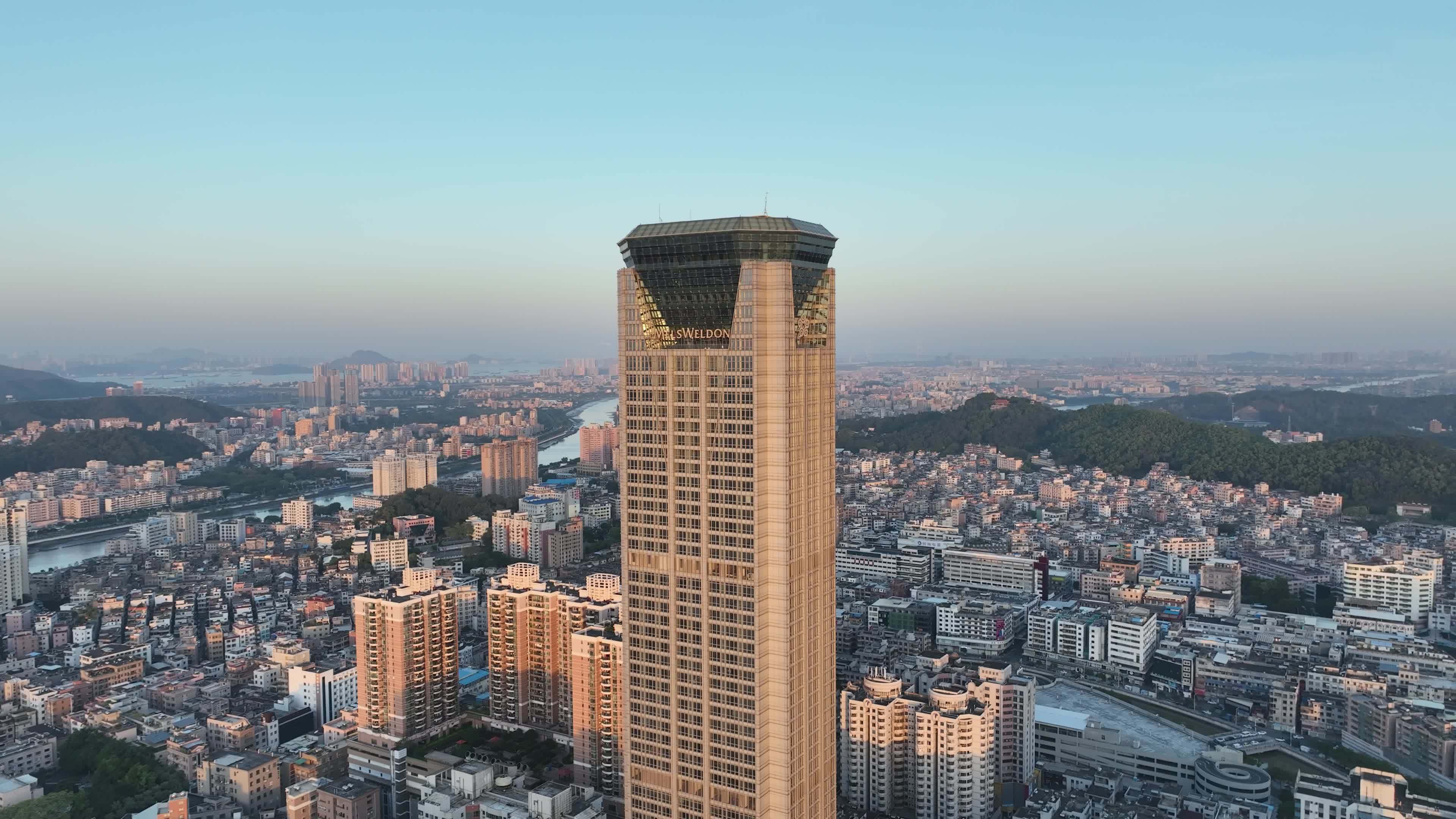 东莞虎门航拍虎门镇城市建筑风光黄河时装城视频素材画面2