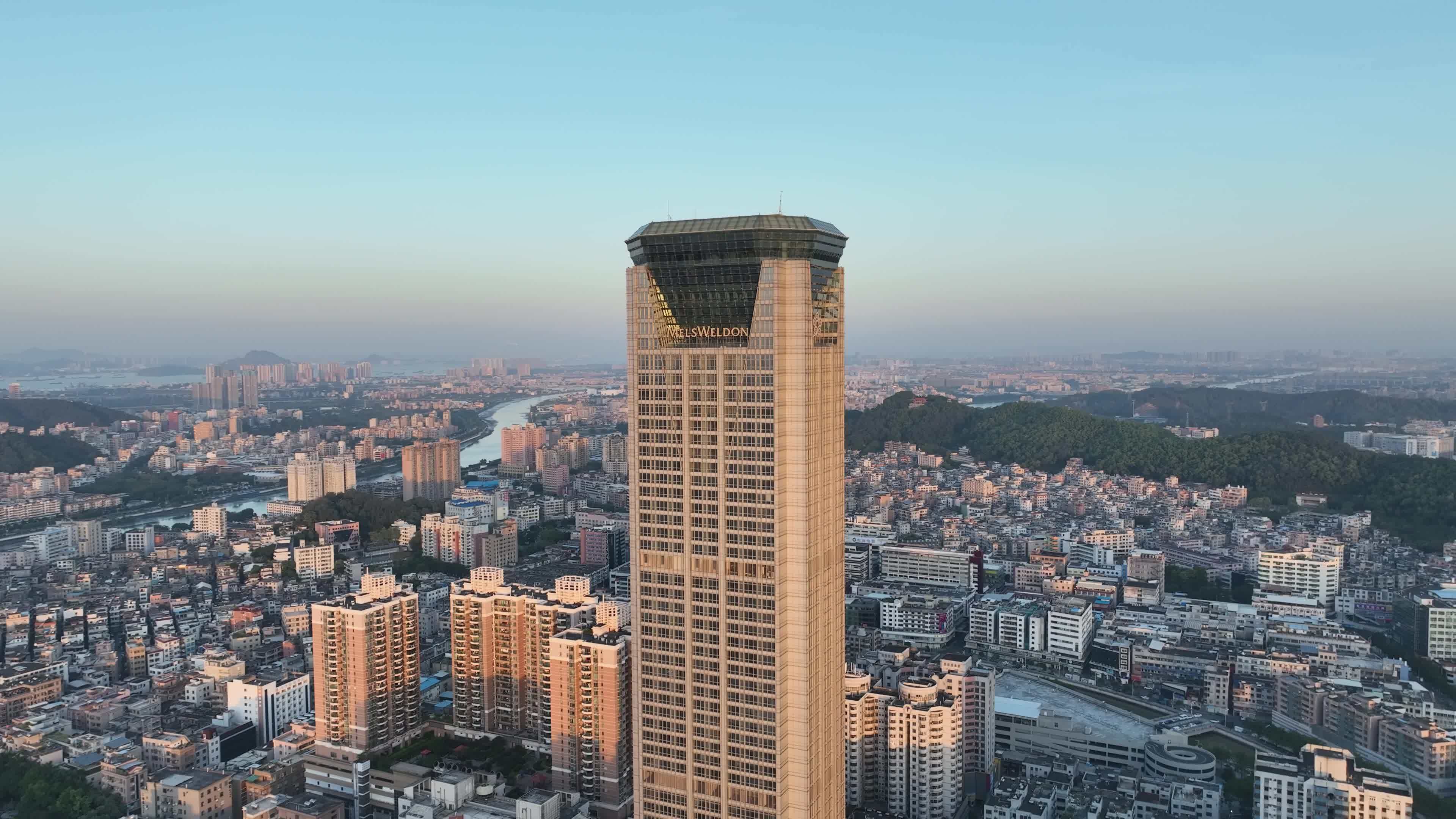 东莞虎门航拍虎门镇城市建筑风光黄河时装城视频素材画面4