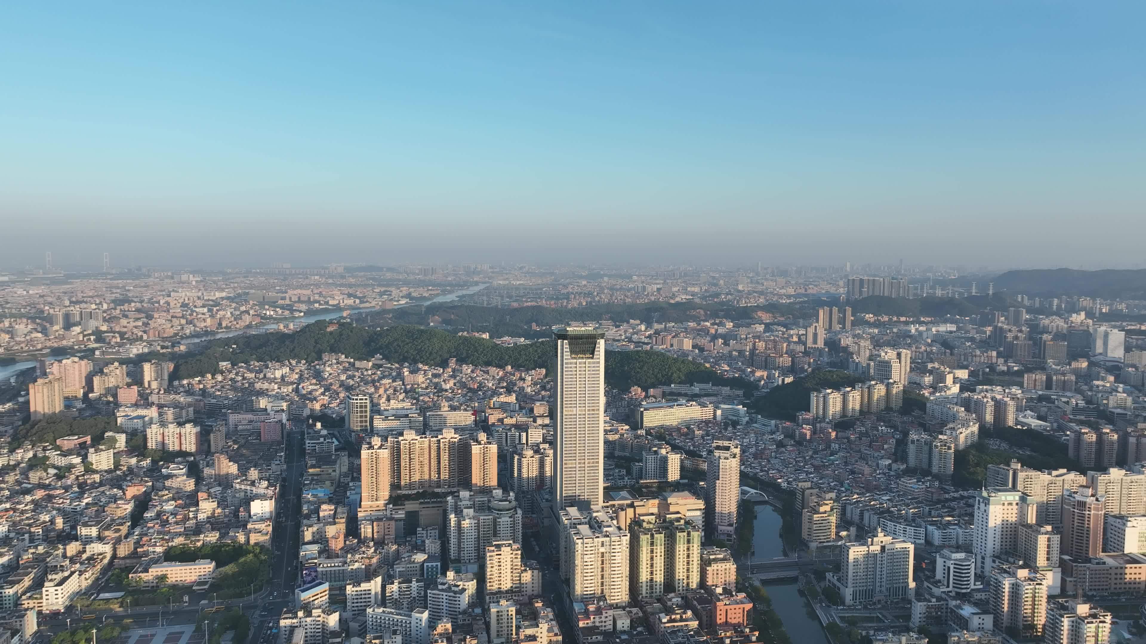 东莞虎门航拍虎门镇城市建筑风光黄河时装城视频素材画面1