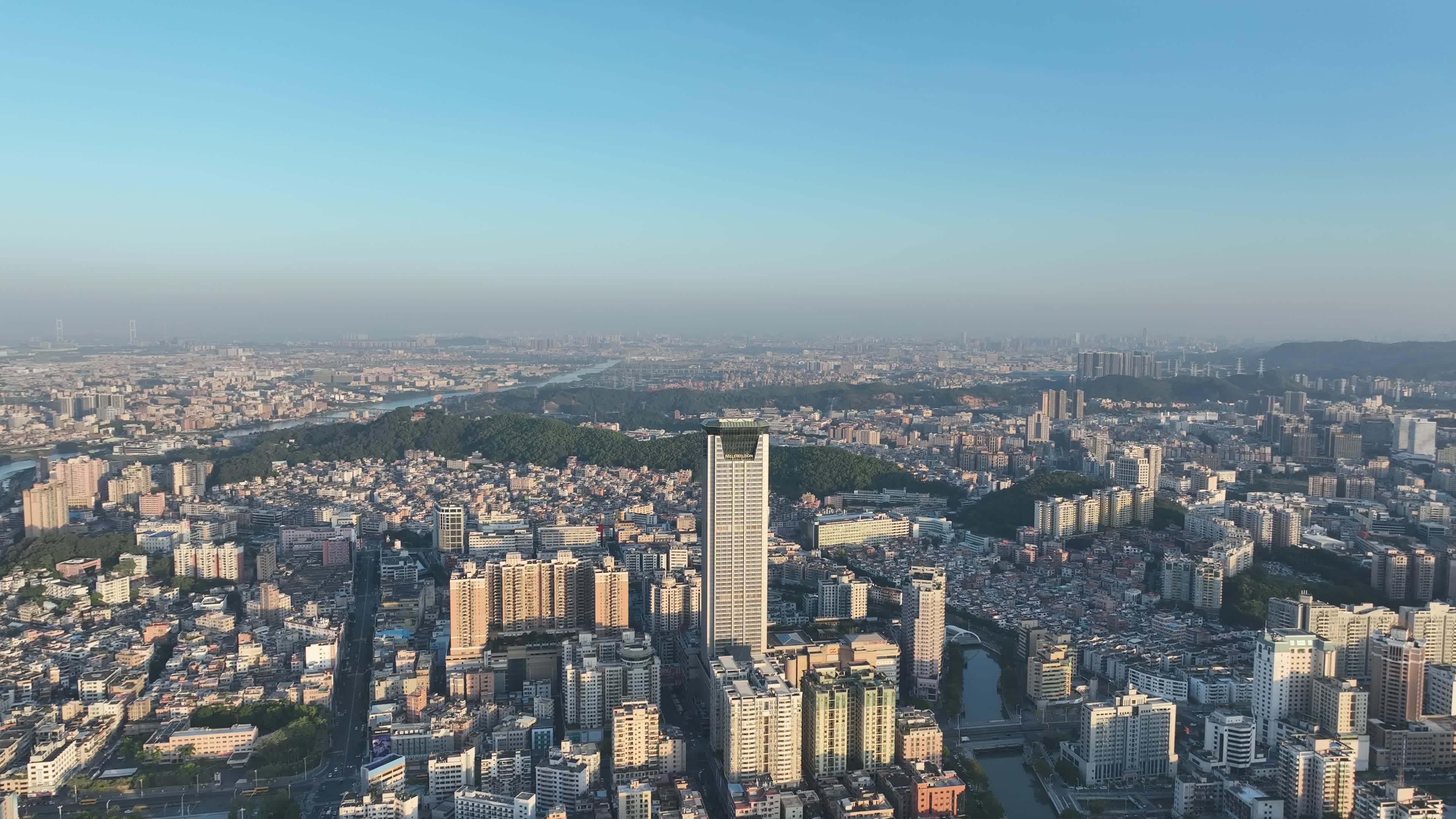 东莞虎门航拍虎门镇城市建筑风光黄河时装城视频素材画面2