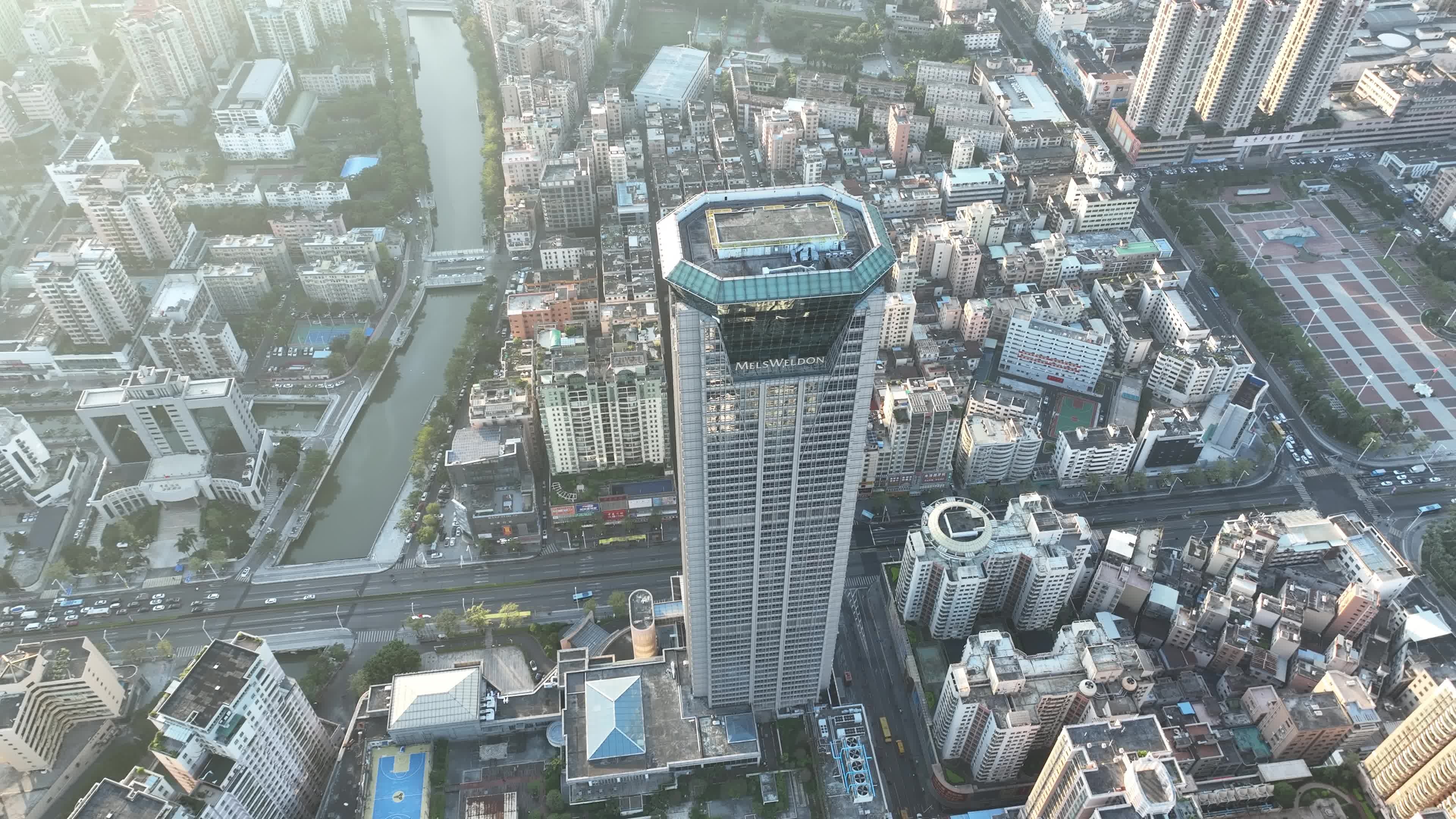 东莞虎门航拍虎门镇城市建筑风光黄河时装城视频素材画面1