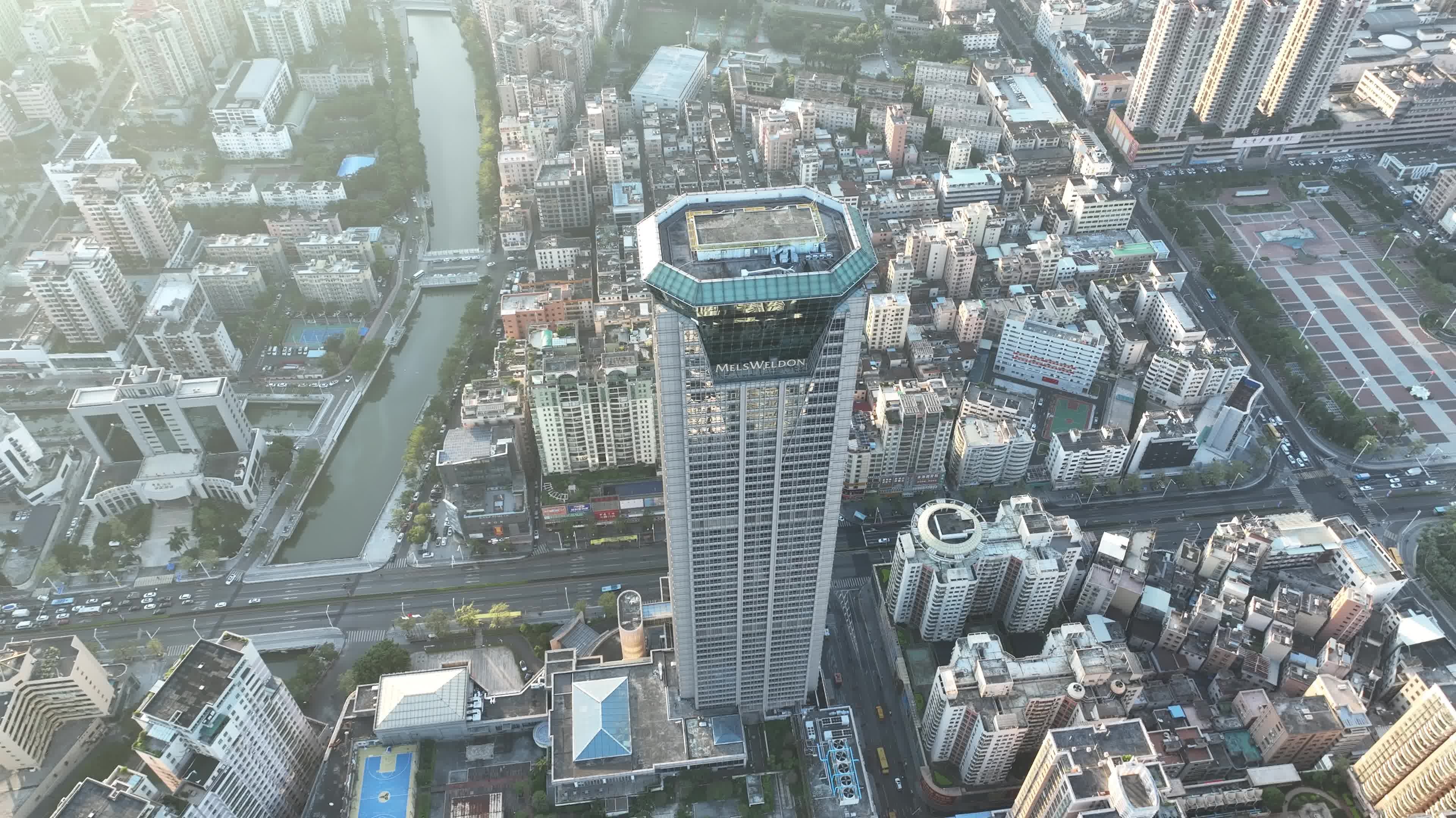 东莞虎门航拍虎门镇城市建筑风光黄河时装城视频素材画面2