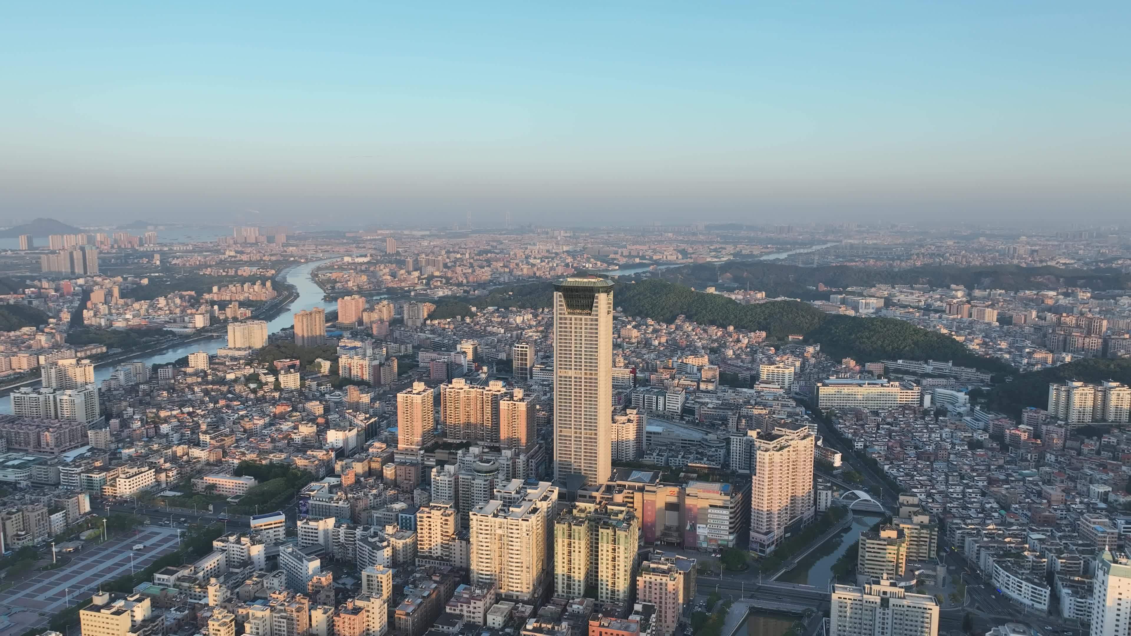 东莞虎门航拍虎门镇城市建筑风光黄河时装城视频素材画面1