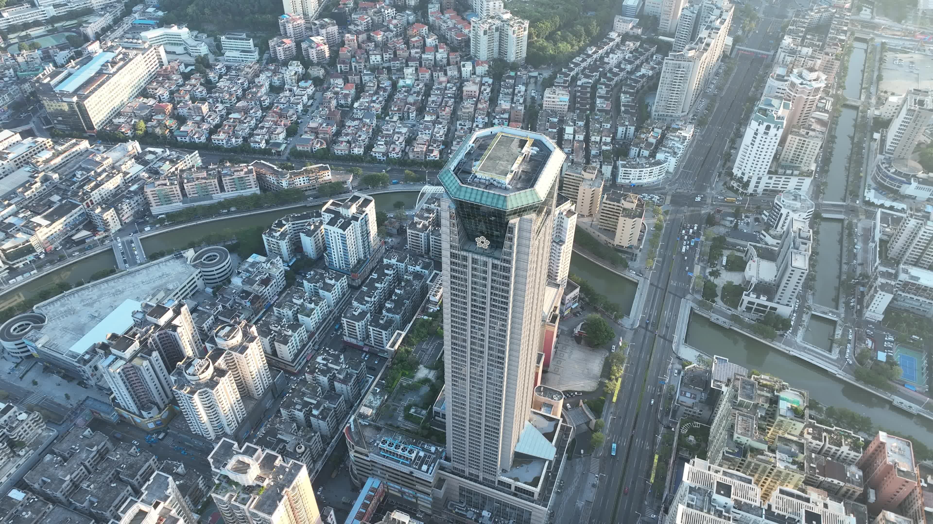 东莞虎门航拍虎门镇城市建筑风光黄河时装城视频素材画面1