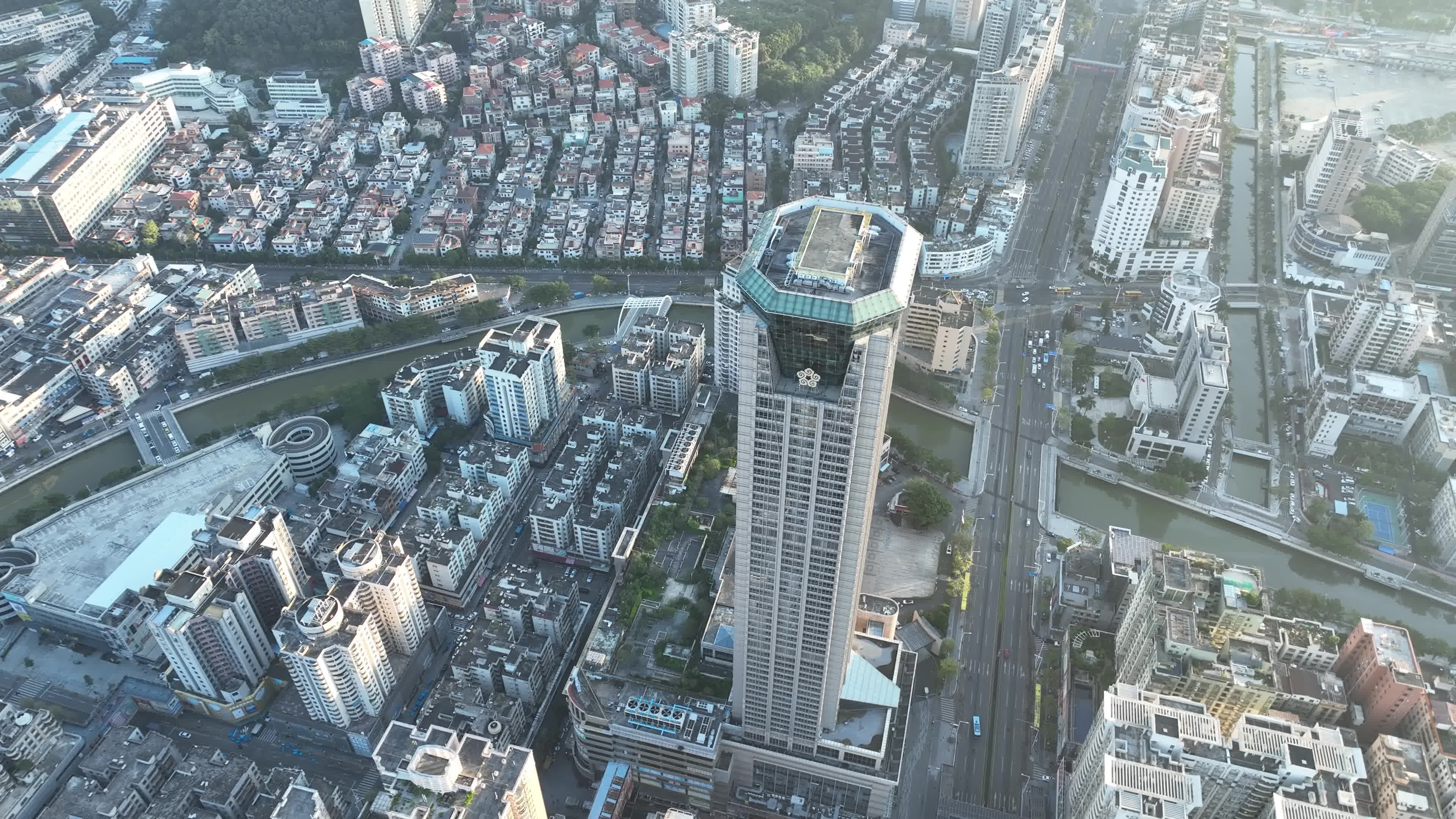 东莞虎门航拍虎门镇城市建筑风光黄河时装城视频素材画面2