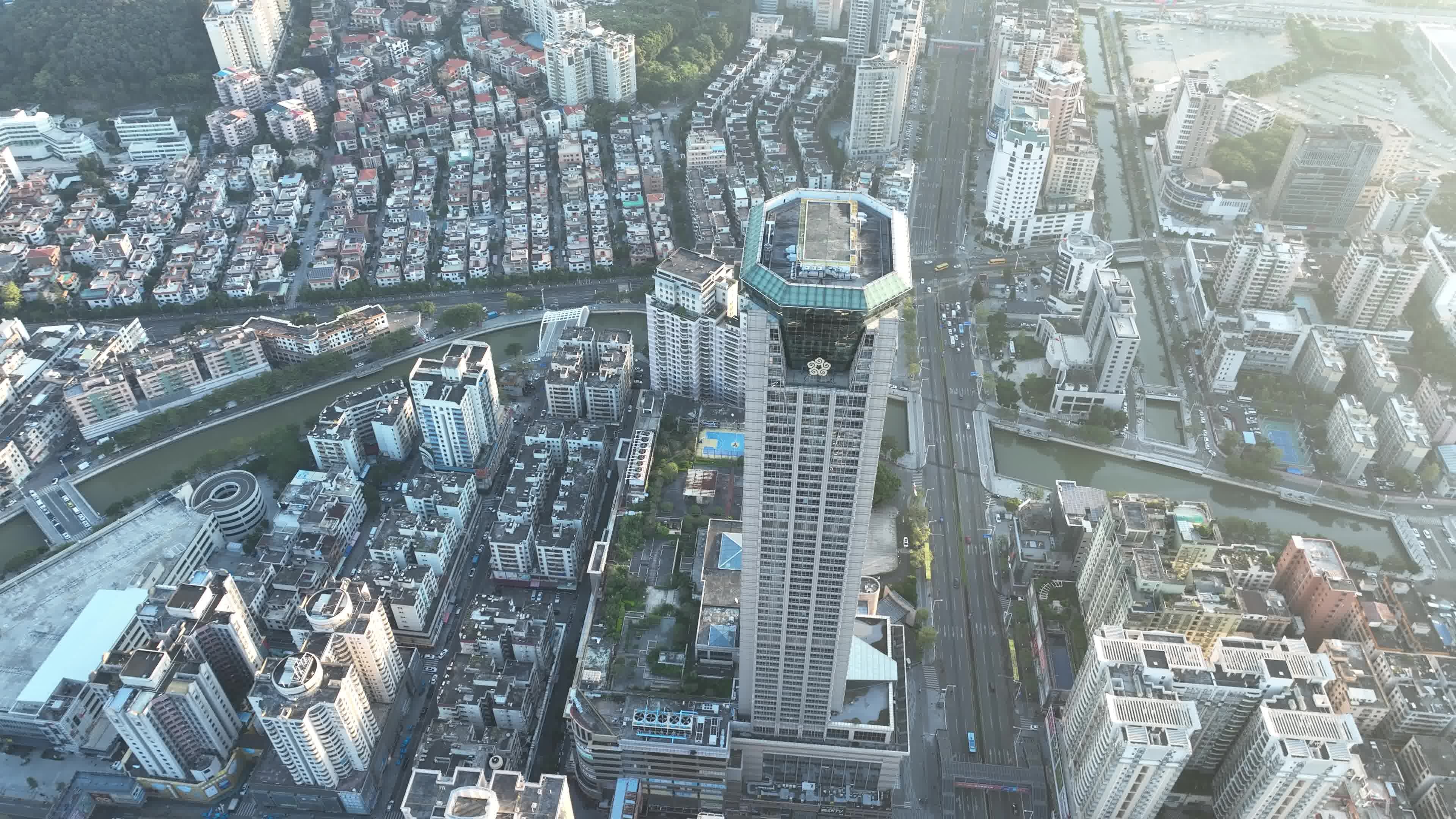 东莞虎门航拍虎门镇城市建筑风光黄河时装城视频素材画面3