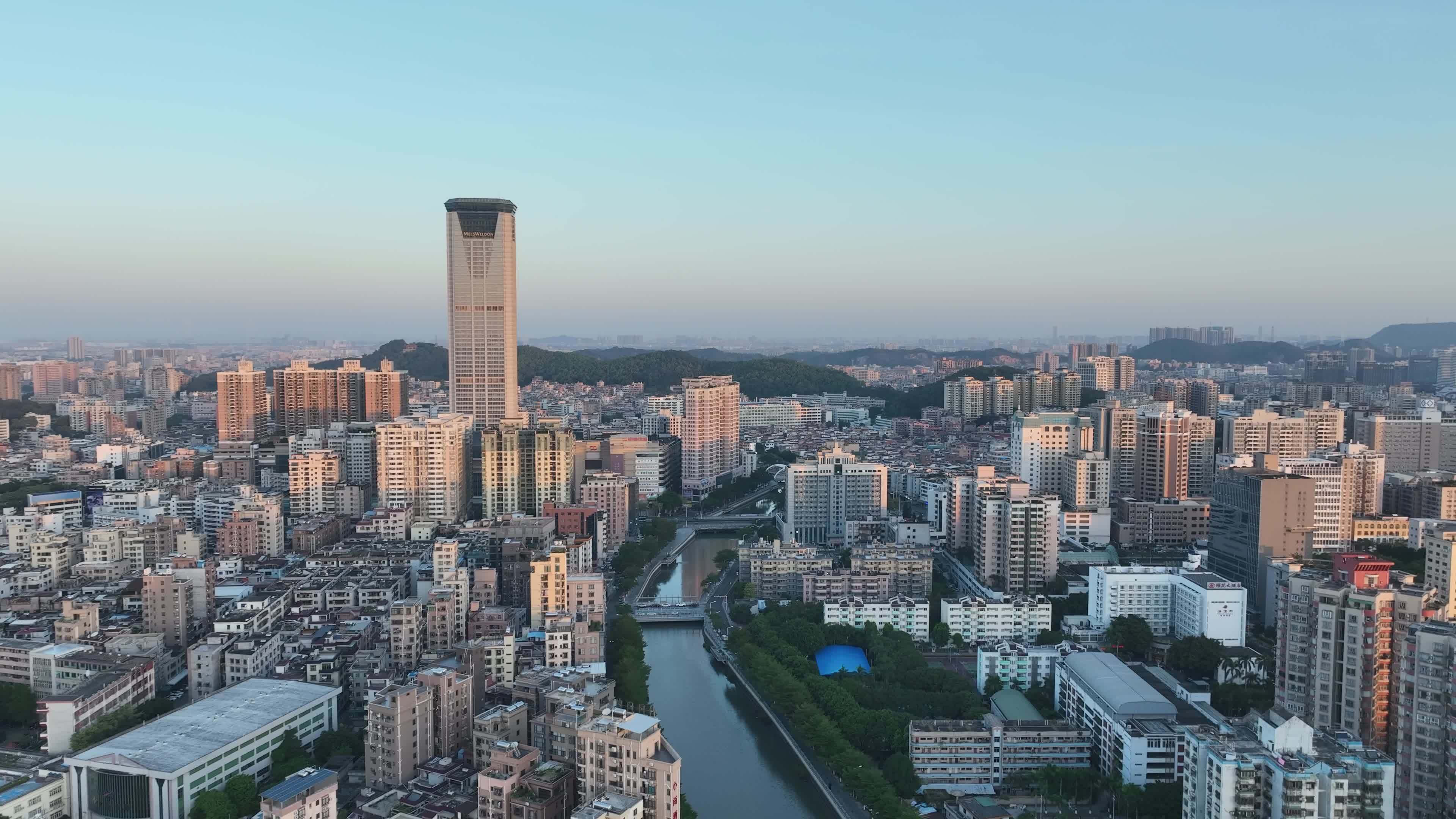 东莞虎门航拍虎门镇城市建筑风光黄河时装城视频素材画面2