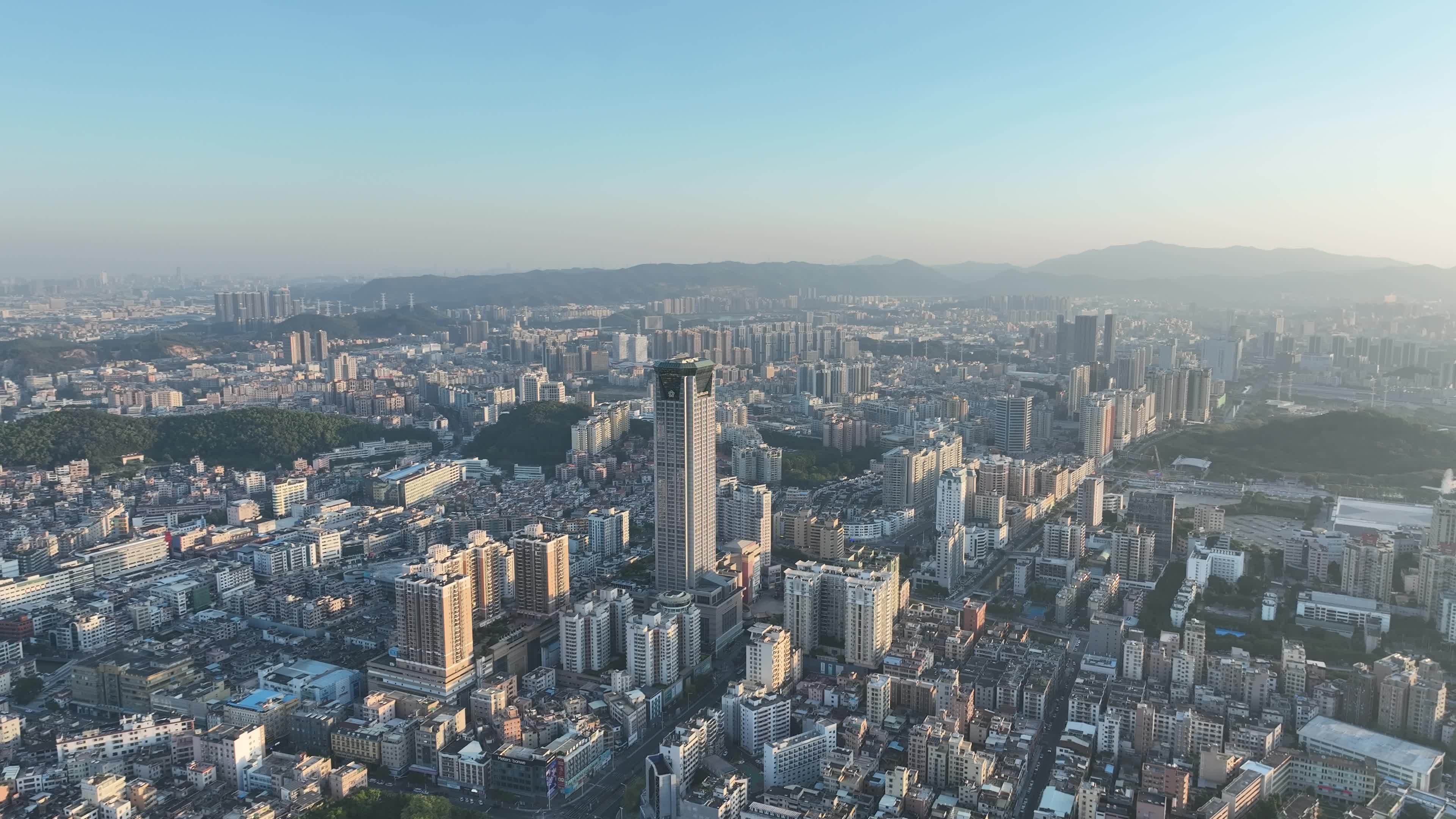 东莞虎门航拍虎门镇城市建筑风光黄河时装城视频素材画面1