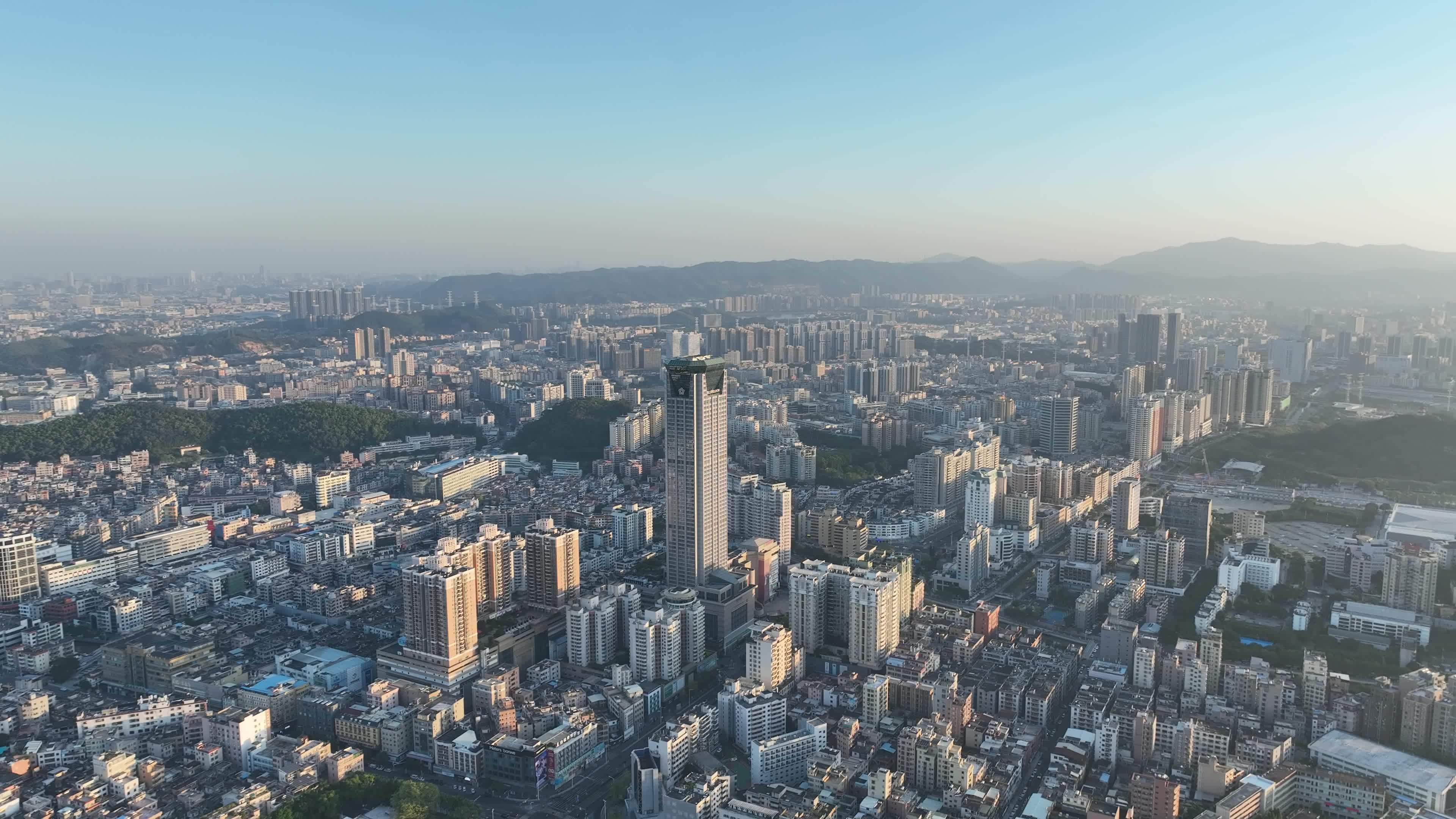 东莞虎门航拍虎门镇城市建筑风光黄河时装城视频素材画面2
