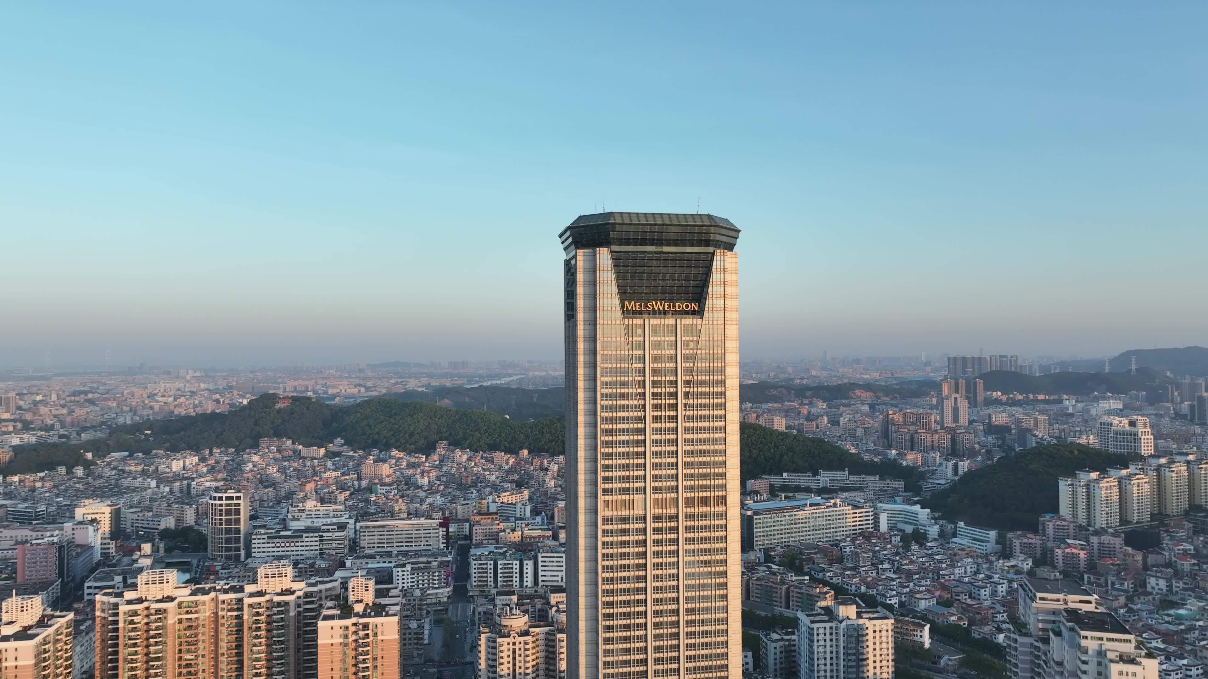 东莞虎门航拍虎门镇城市建筑风光黄河时装城视频素材画面1