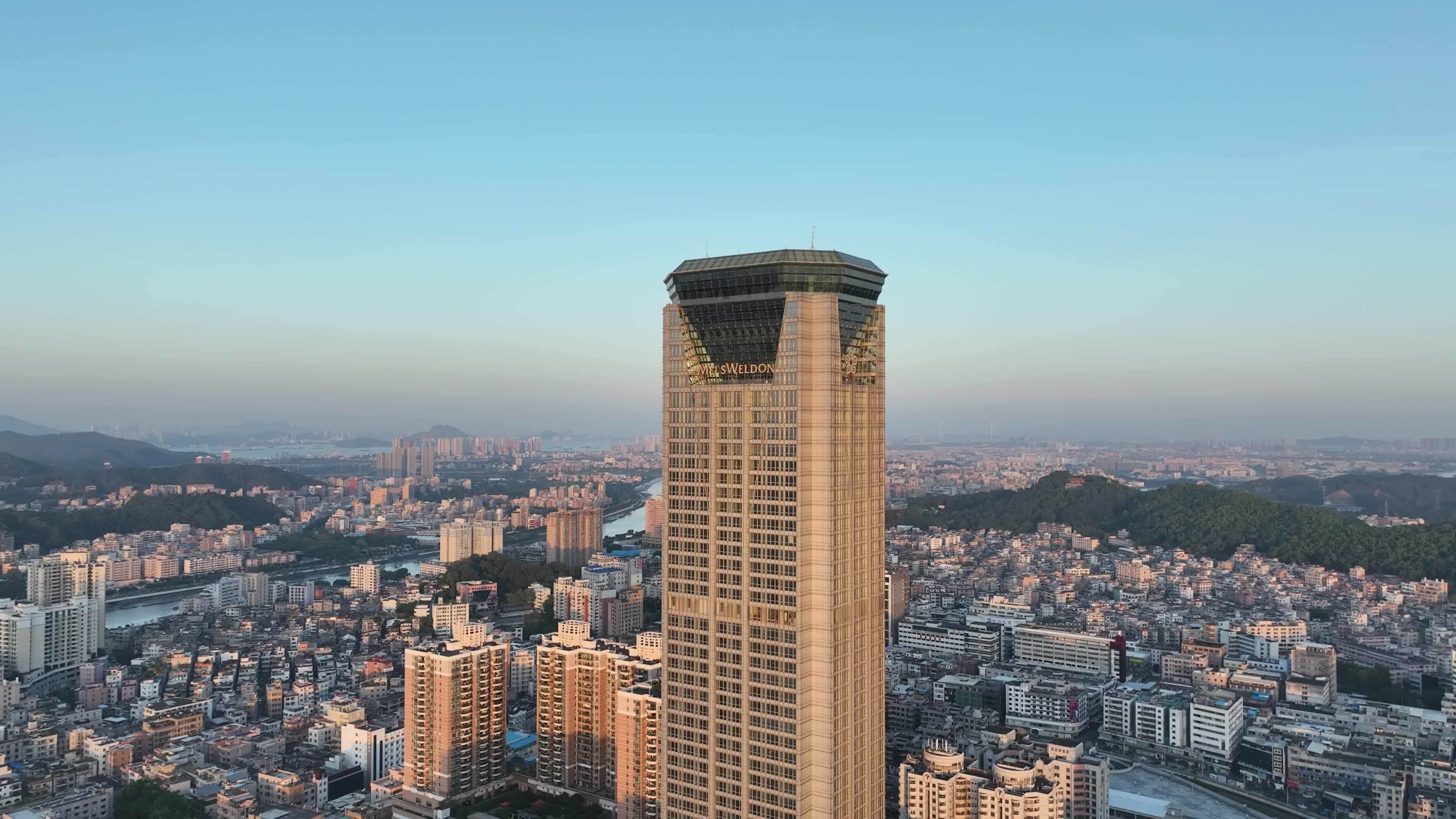 东莞虎门航拍虎门镇城市建筑风光黄河时装城视频素材画面4