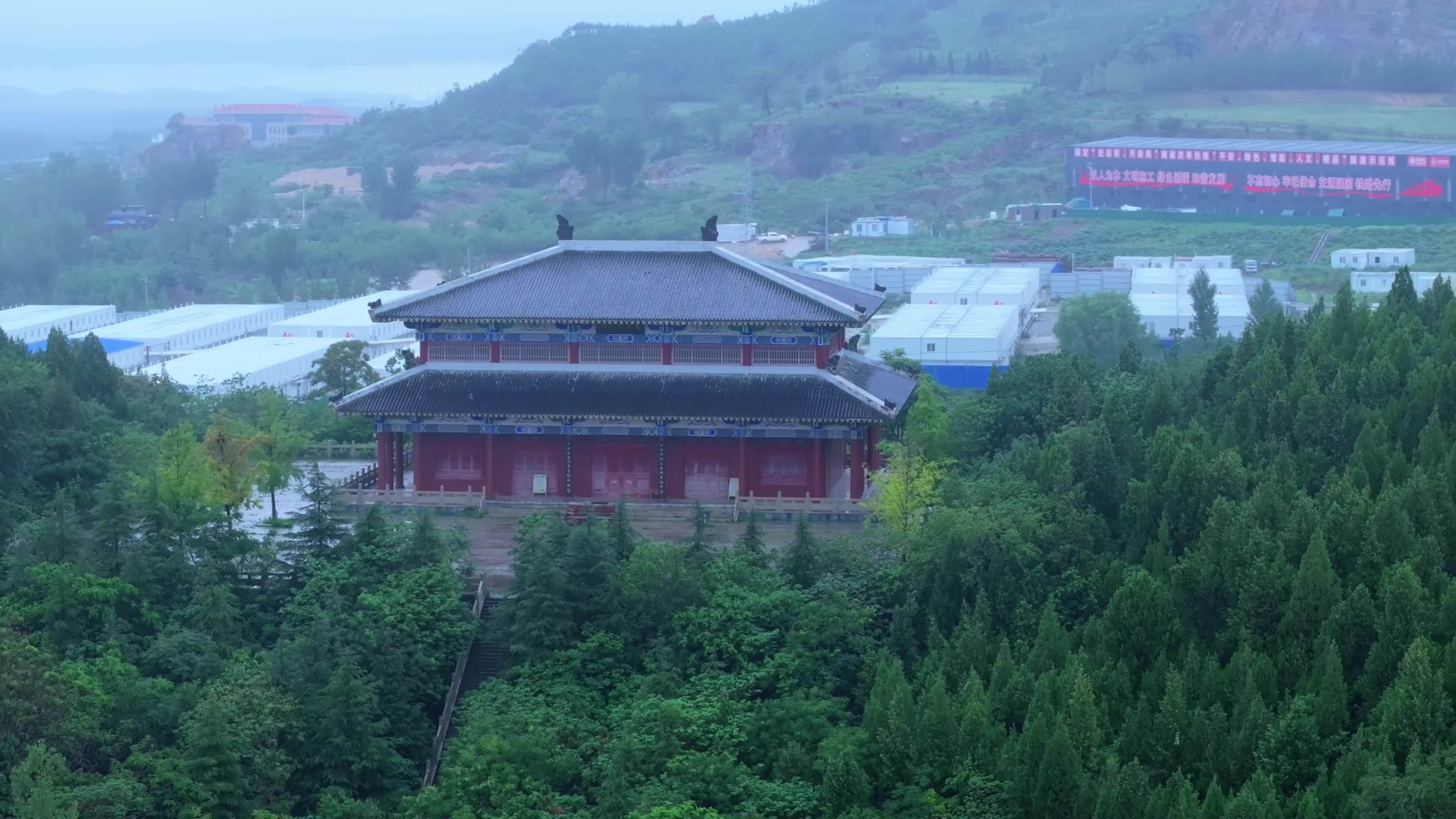 航拍枣庄陶庄镇千山头青华阁云雾缭绕视频素材画面1