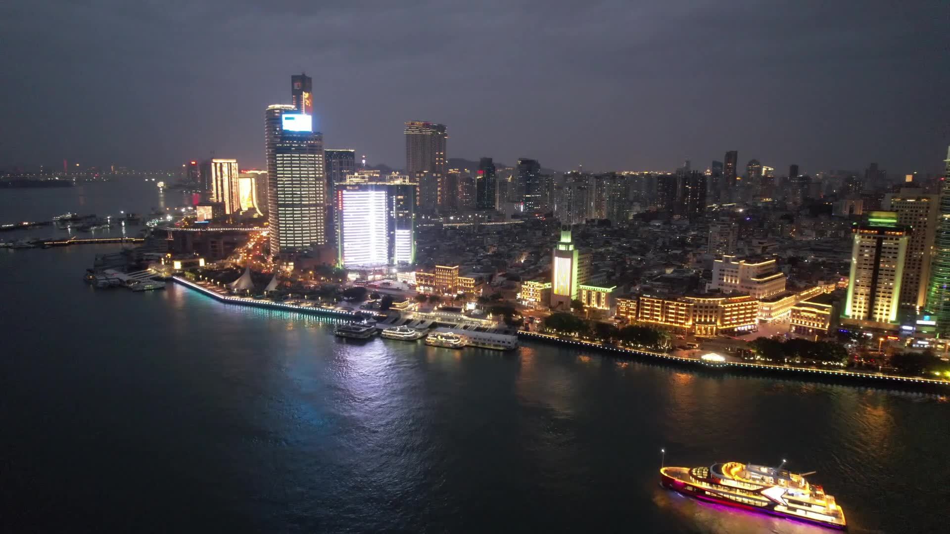 厦门航拍鹭江道建筑夜景风光视频素材画面1