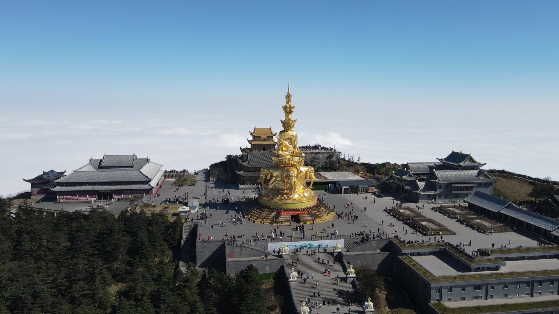 峨眉山金顶菩萨航拍视频素材画面1