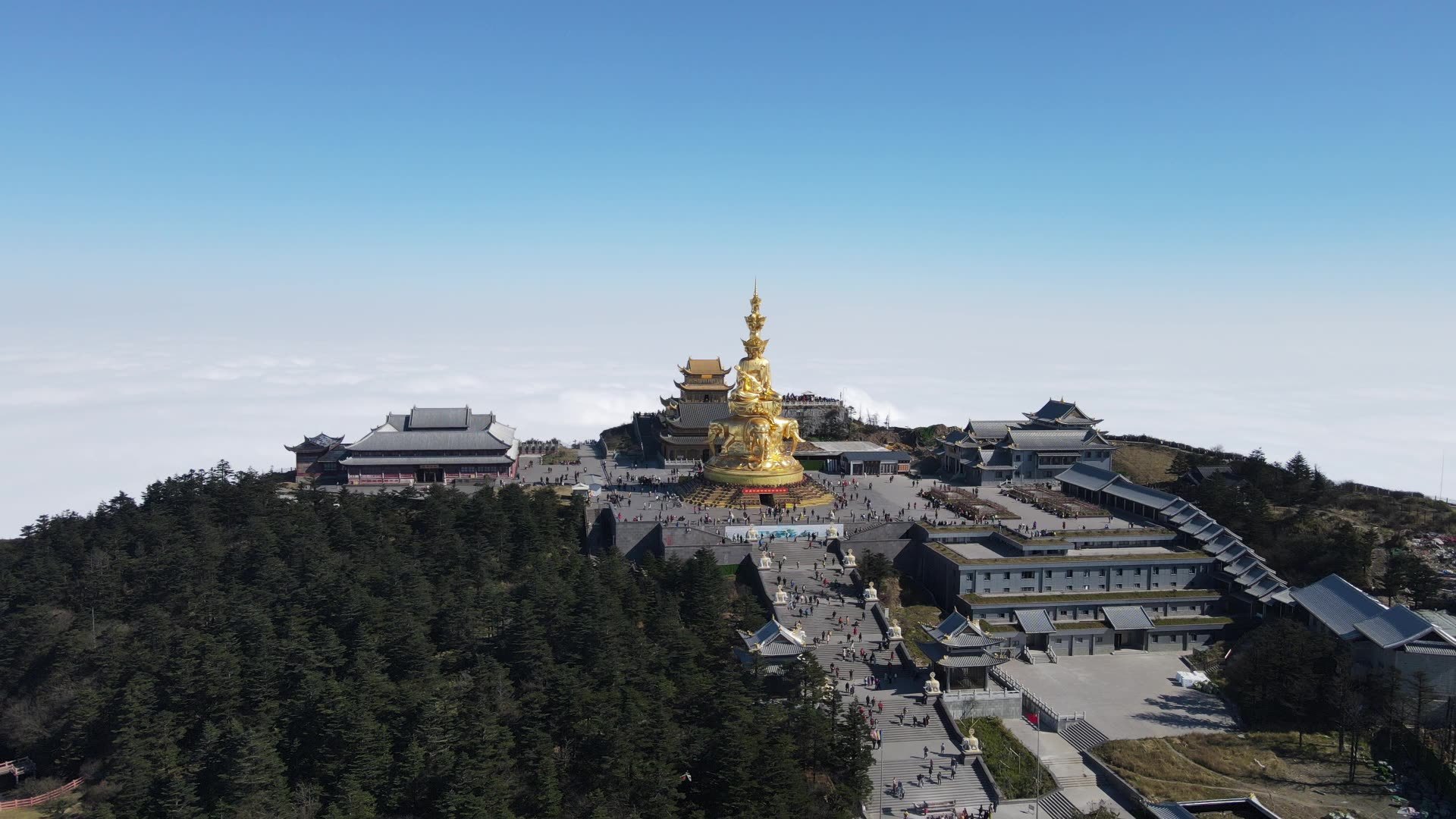 峨眉山金顶菩萨航拍视频素材画面4