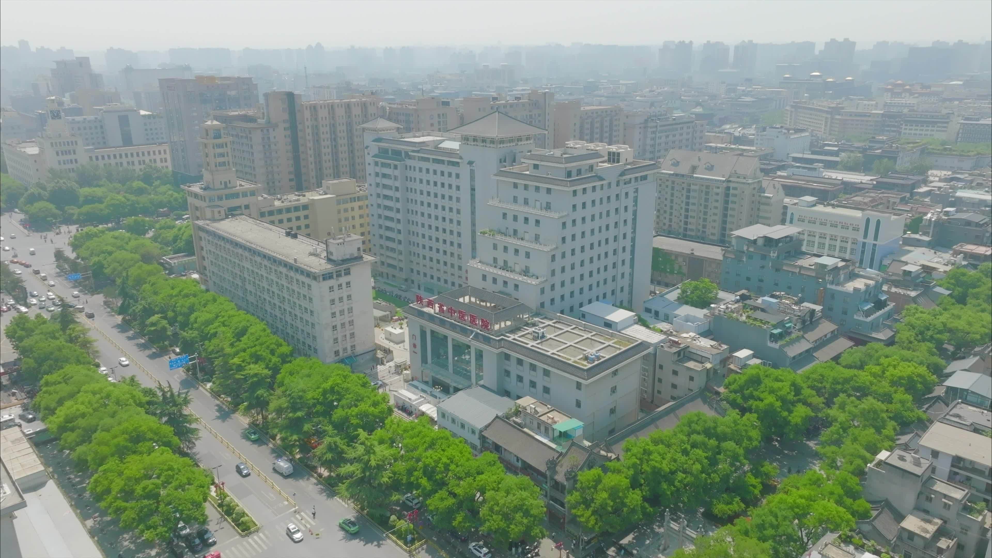 航拍陕西省中医医院多角度西安西华门回民街视频素材画面1
