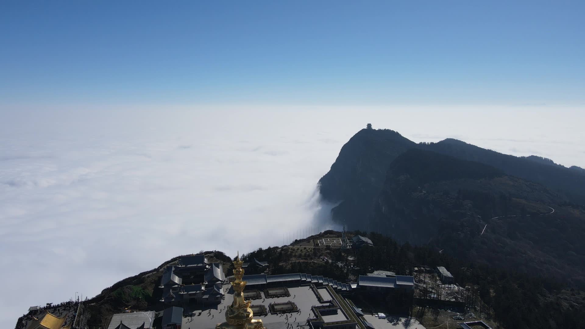 峨眉山金顶云海航拍视频素材画面1
