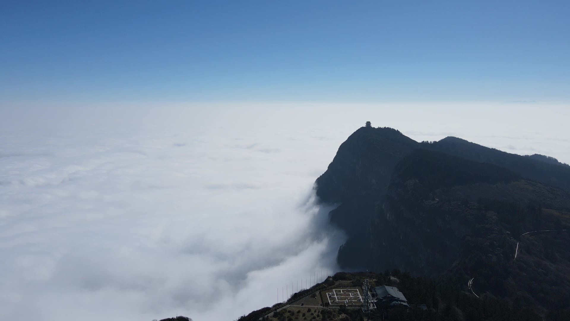 峨眉山金顶云海航拍视频素材画面2