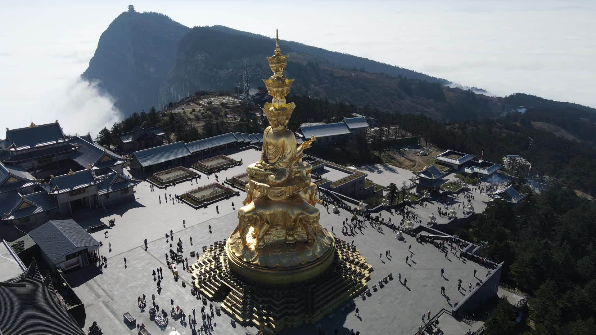 峨眉山金顶菩萨航拍视频素材画面2