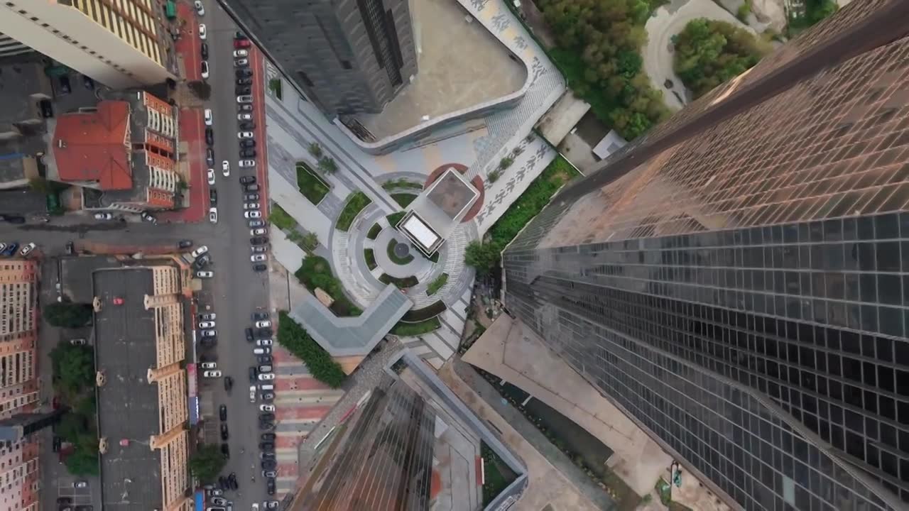 由低到高爬升航拍沈阳沈河区CBD摩天大楼视频素材画面1