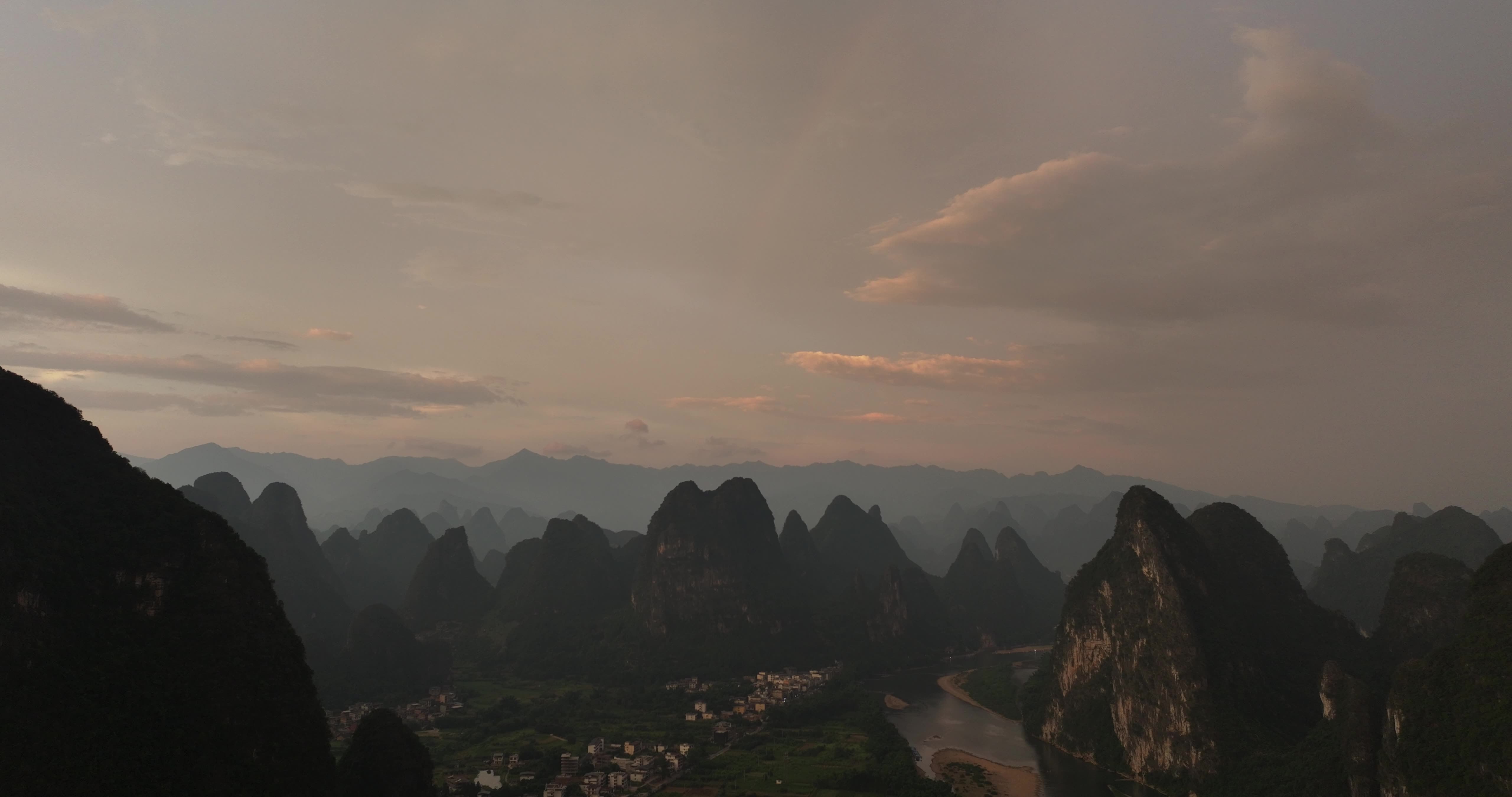 桂林 阳朔 九马画山 自然风光 日落视频素材画面1
