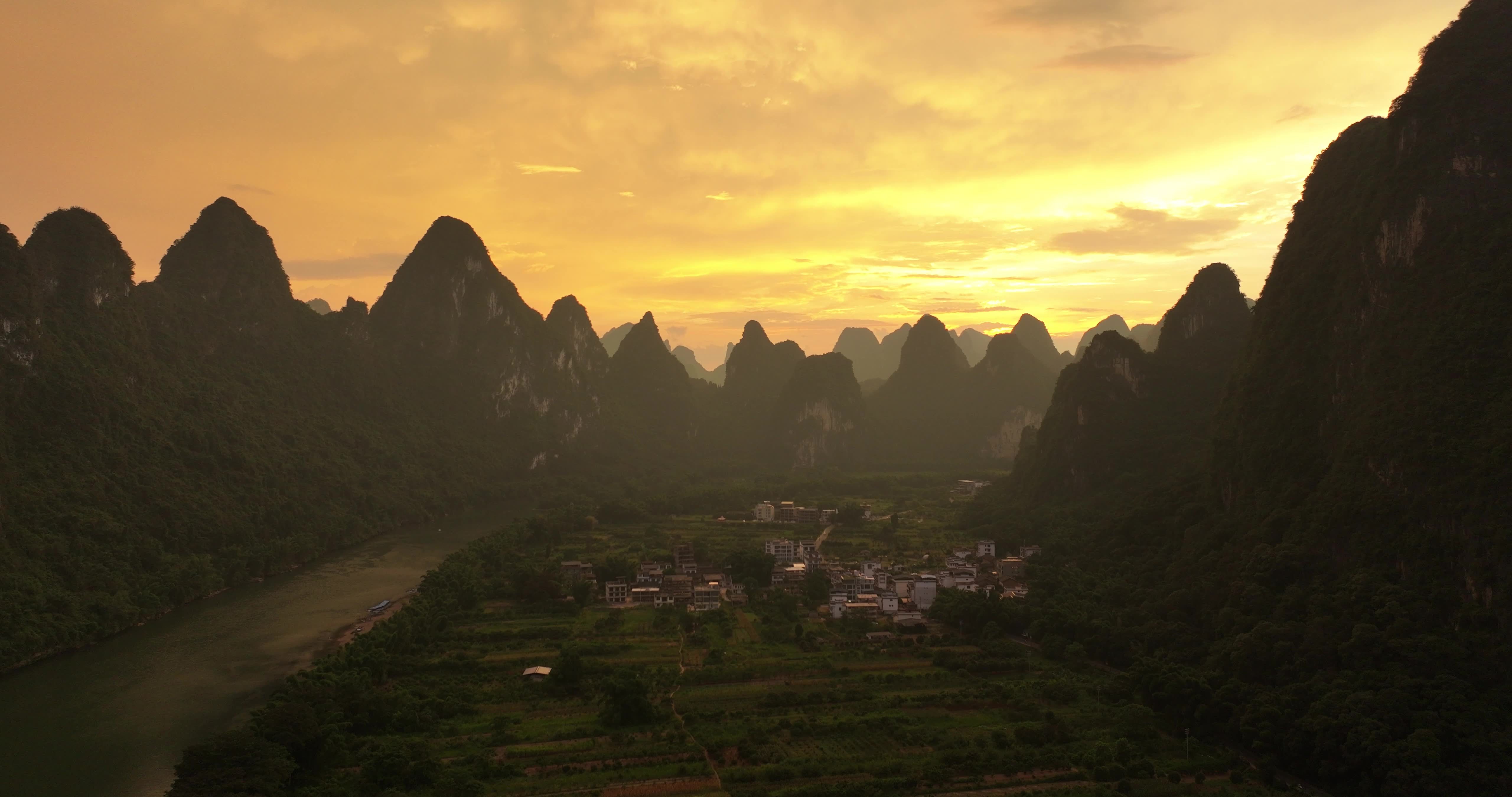 桂林 阳朔 九马画山 自然风光 日落视频素材画面1
