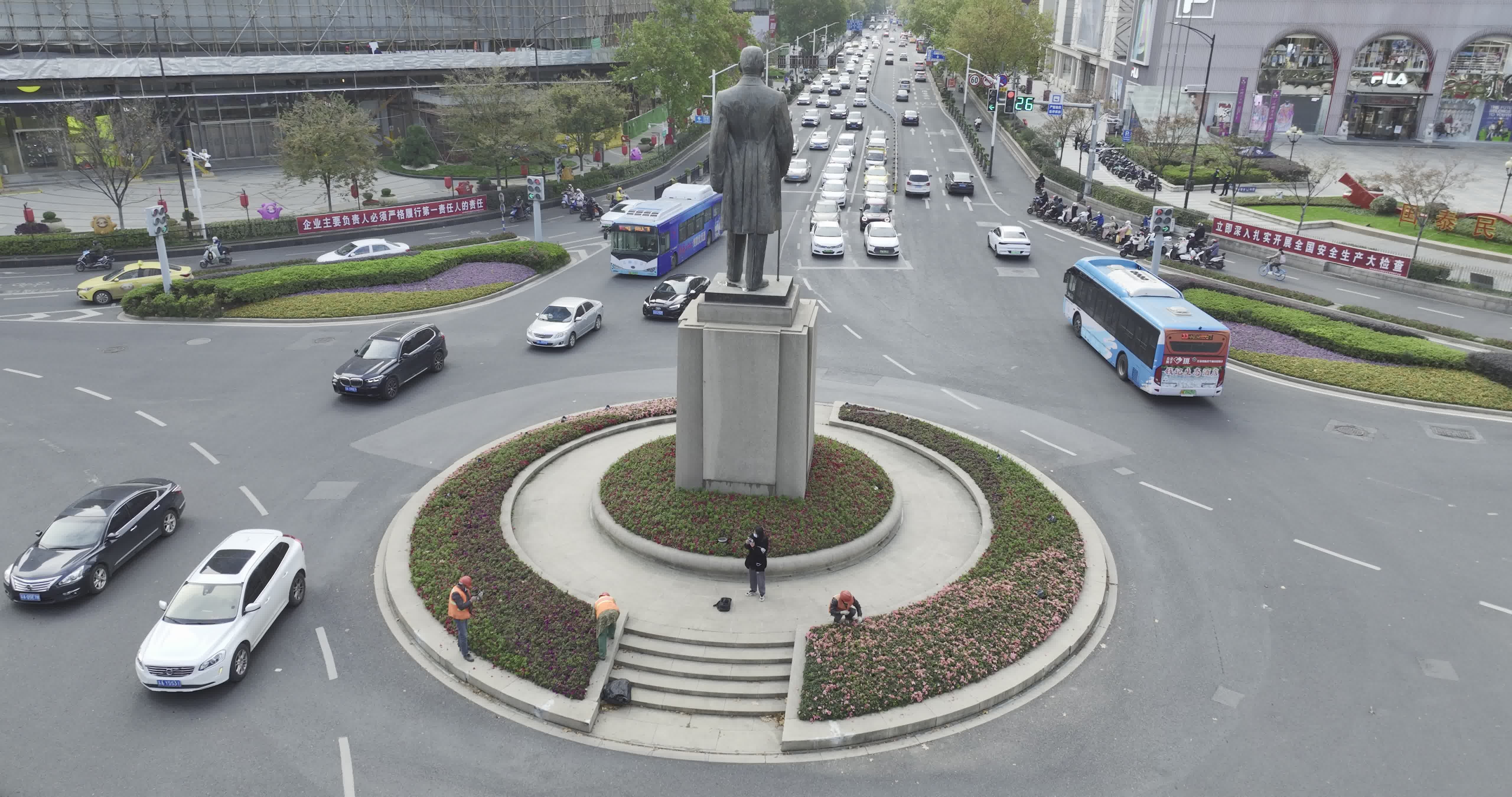 航拍南京新街口孙中山像视频素材画面4