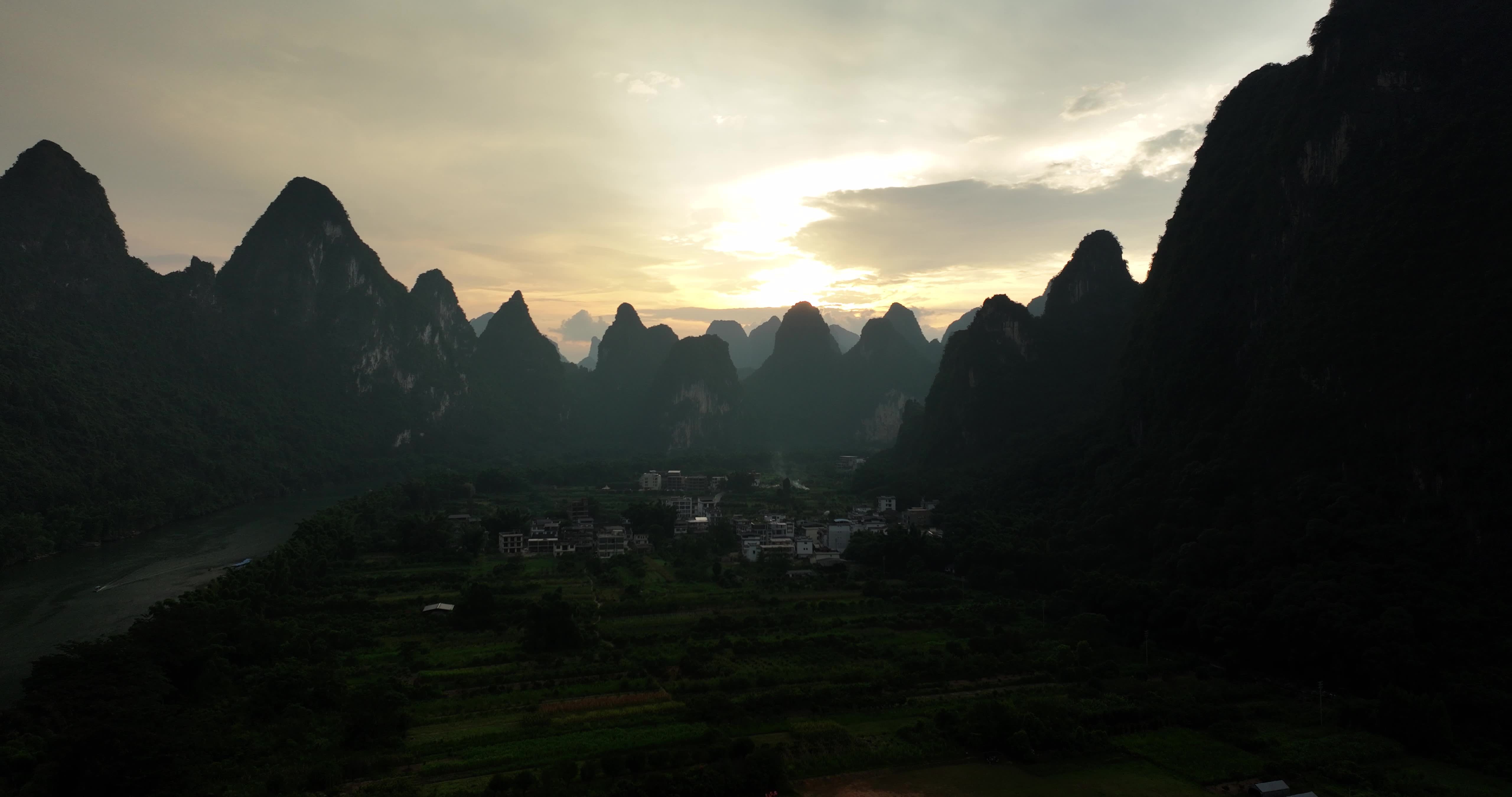 桂林 阳朔 九马画山 自然风光 日落视频素材画面1