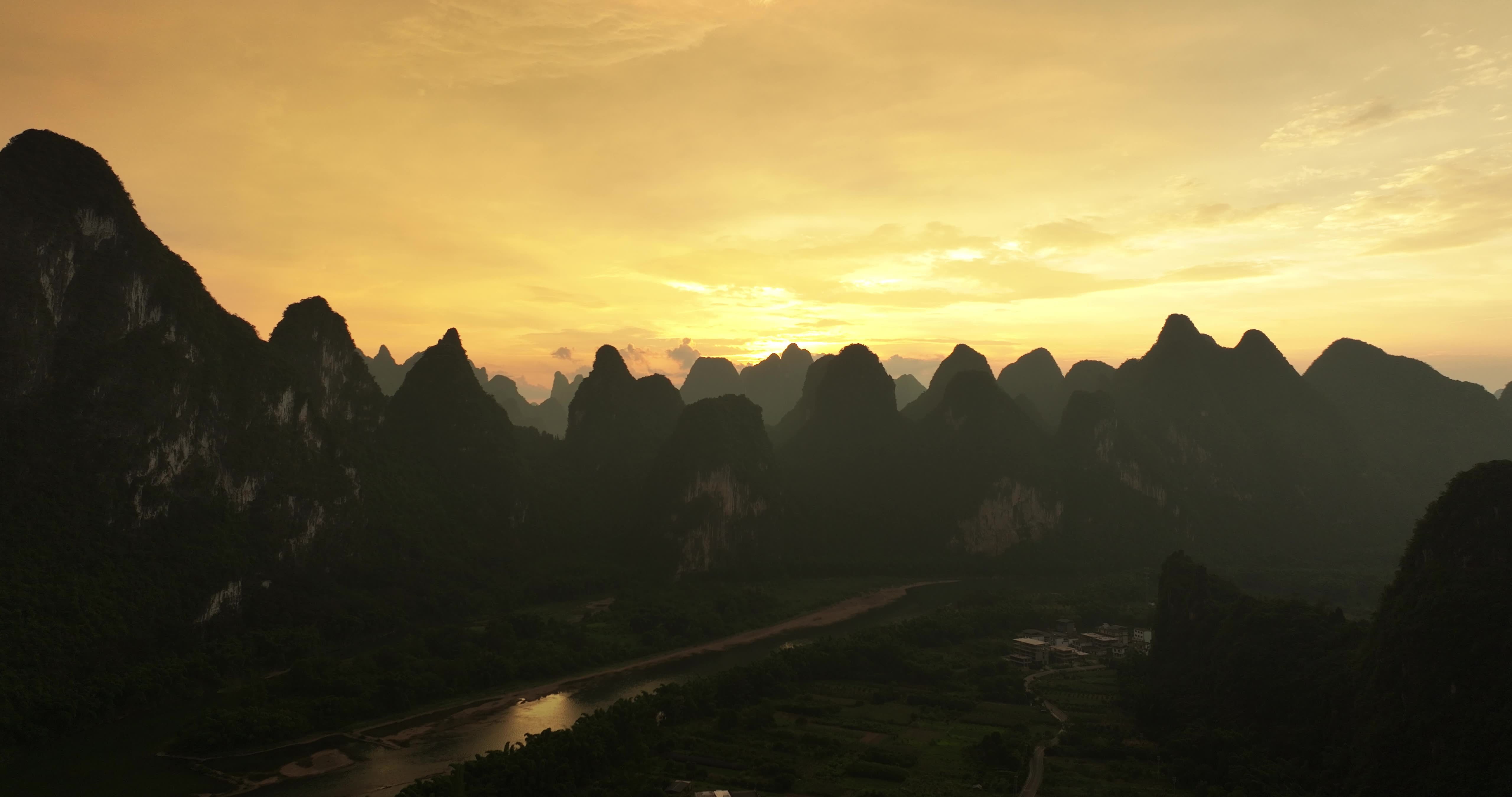 桂林 阳朔 九马画山 自然风光 日落视频素材画面1