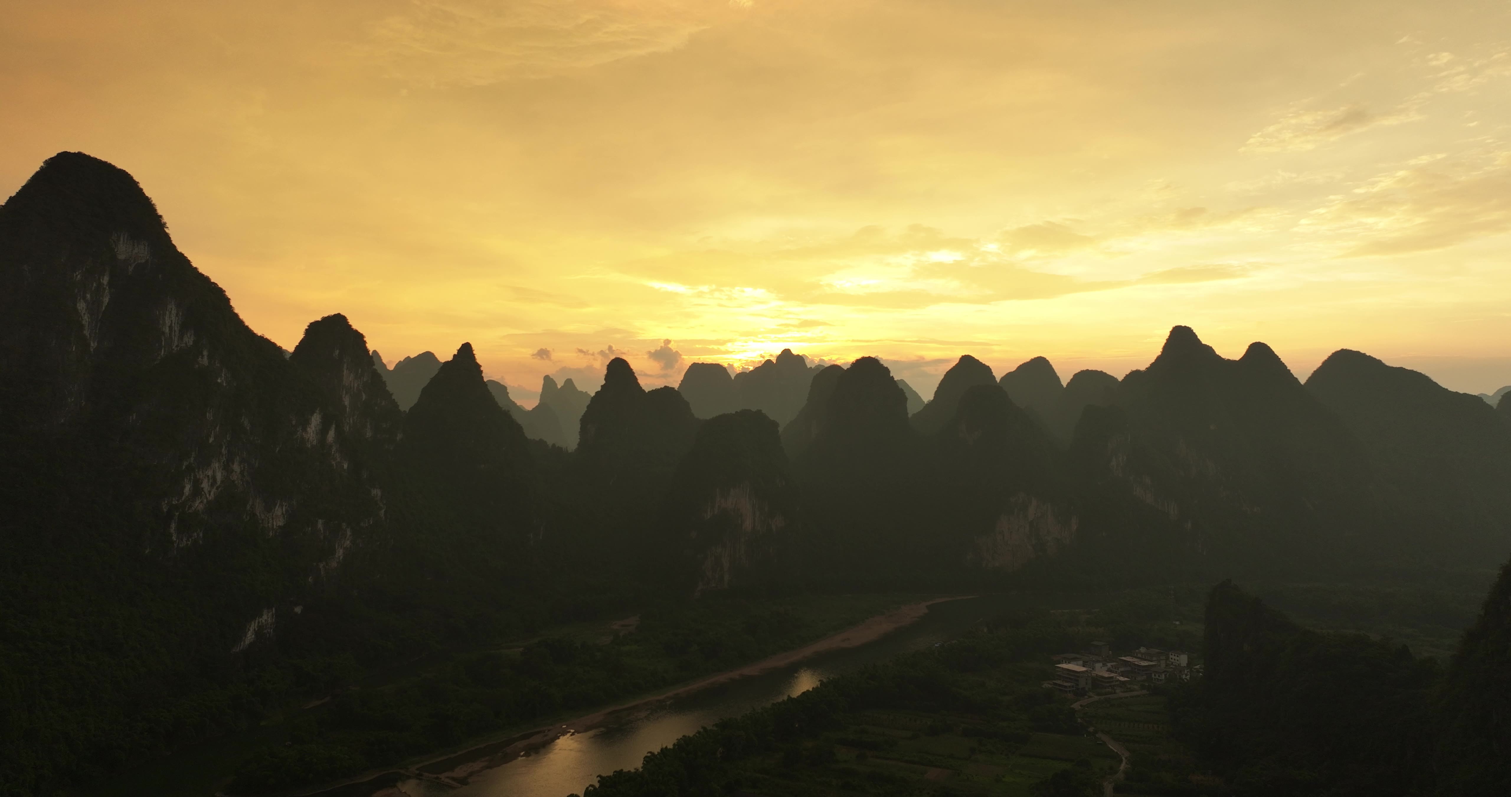 桂林 阳朔 九马画山 自然风光 日落视频素材画面2
