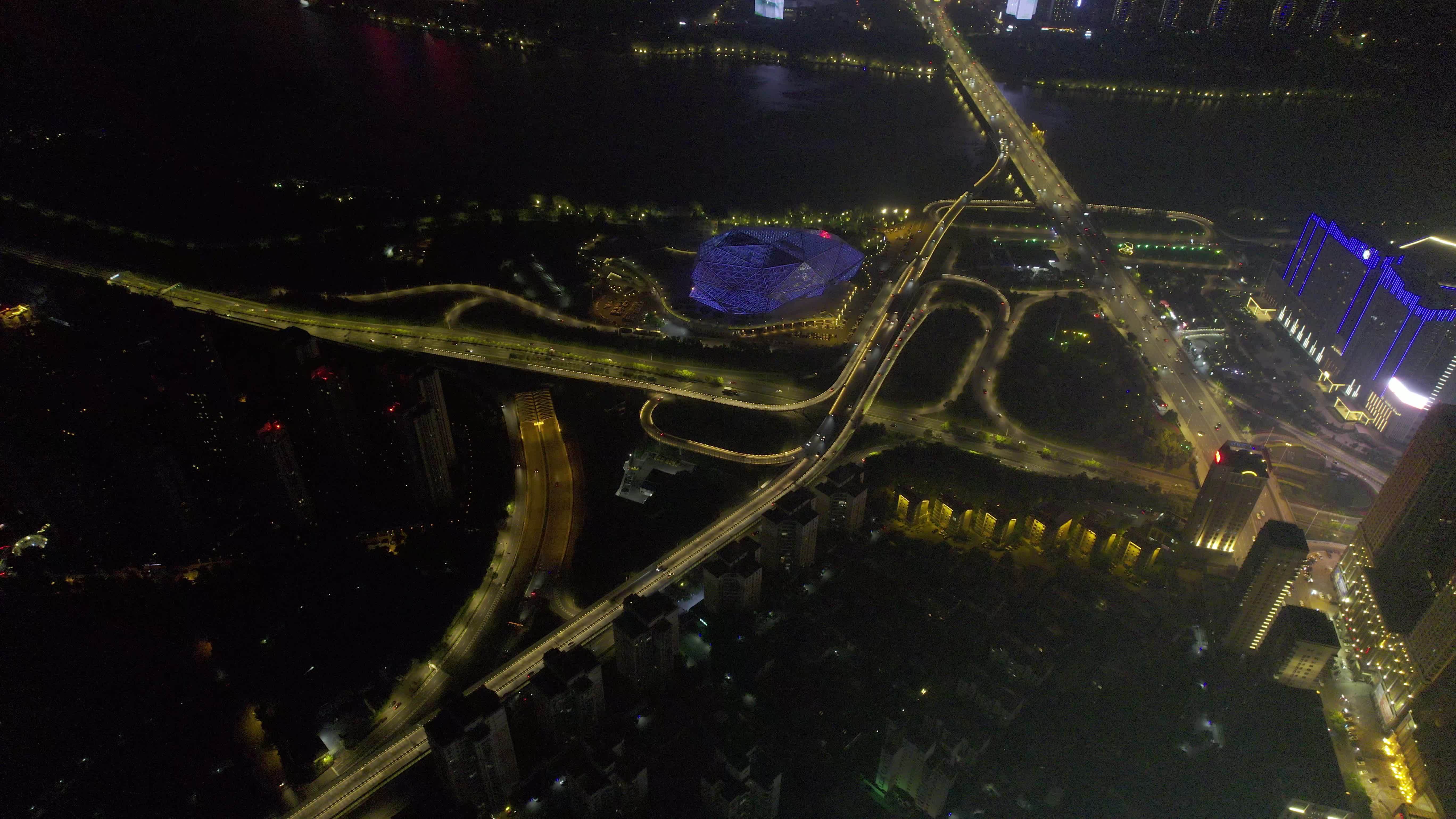 5.4K盛京大剧院立交桥夜景航拍视频素材画面4
