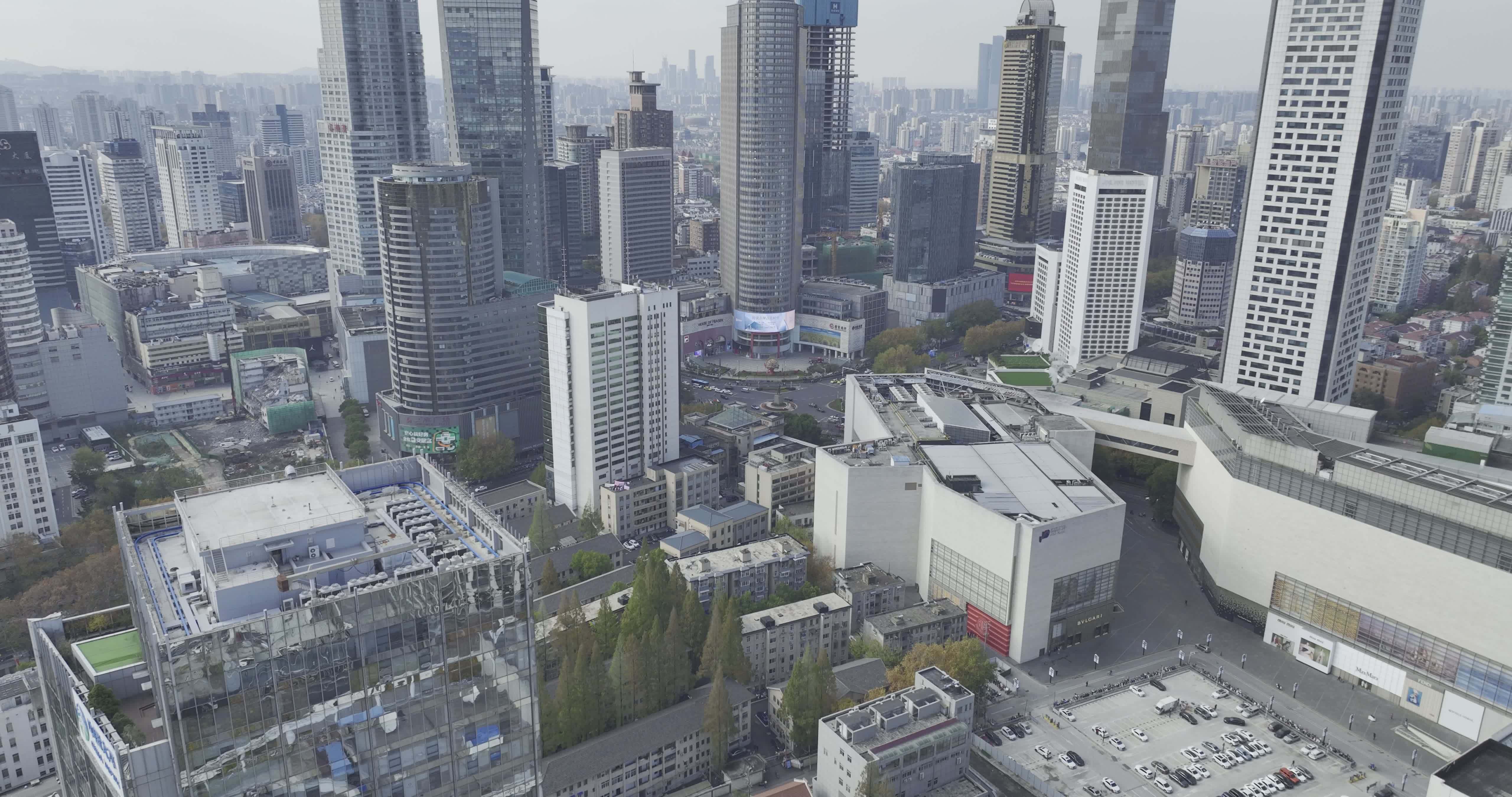 航拍南京新街口城市空镜-HLG视频素材画面1