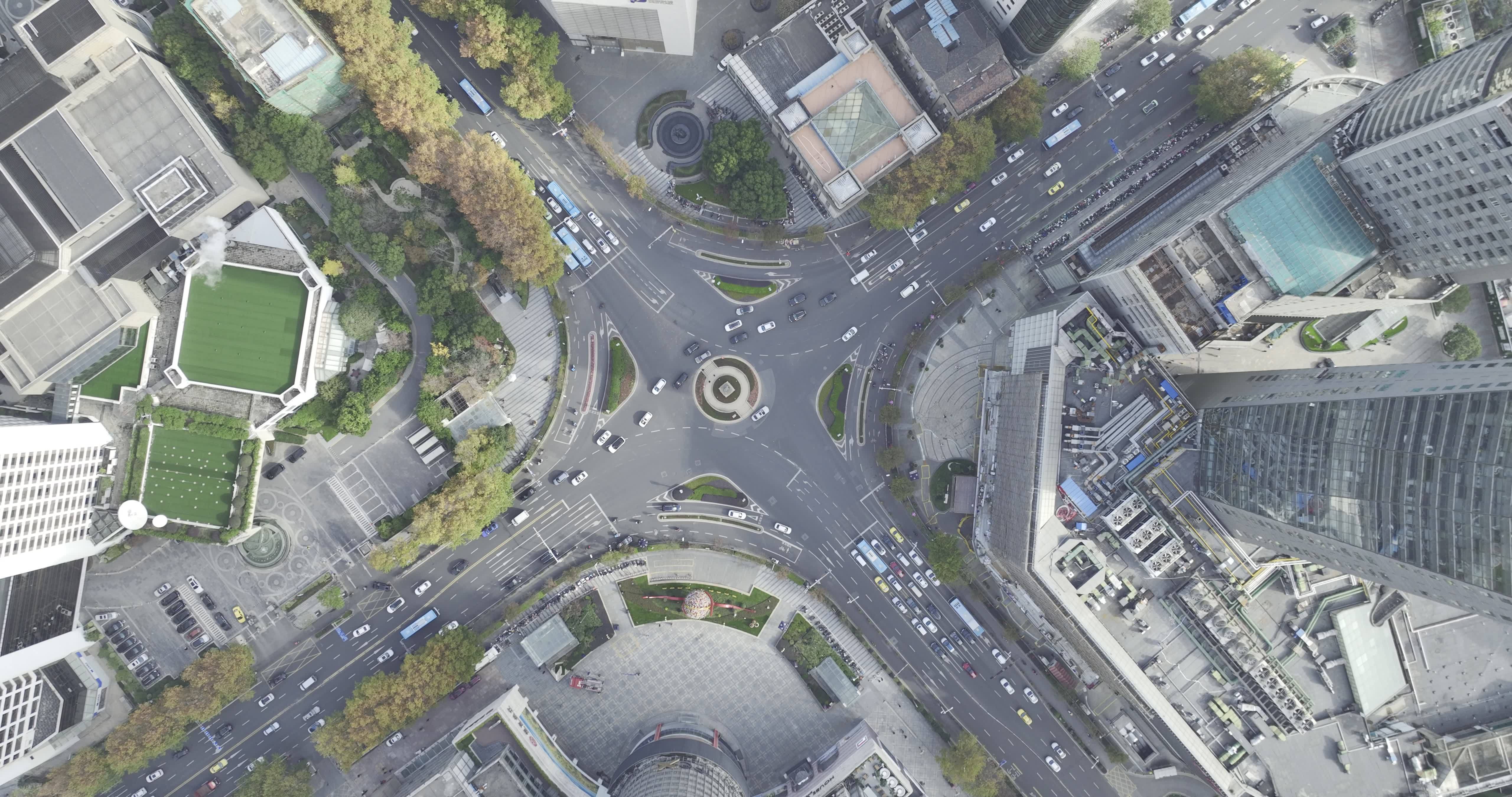 航拍南京新街口路口城市空镜-HLG视频素材画面3