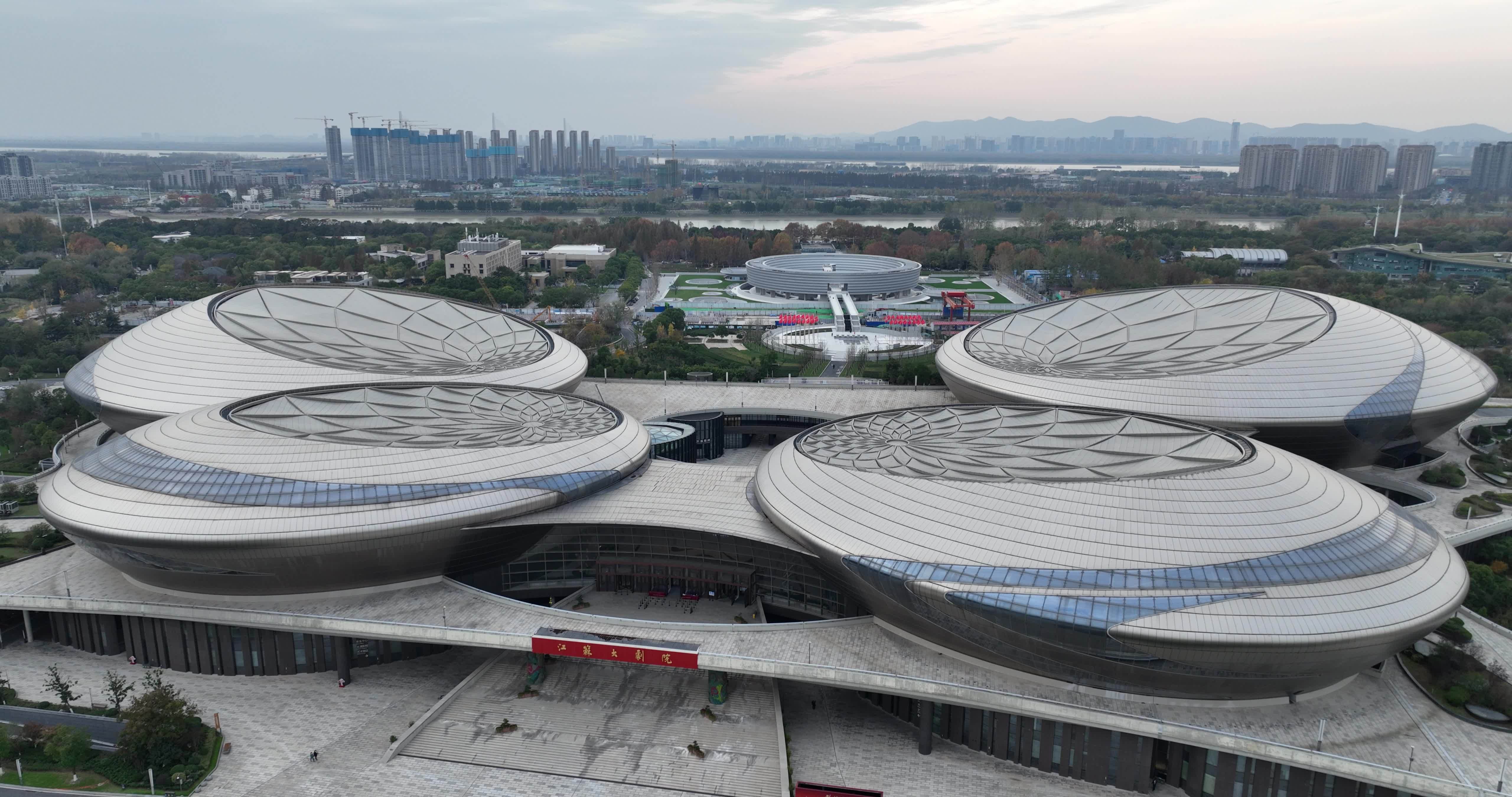 航拍南京滨江公园建筑（御3哈苏色彩）视频素材画面3