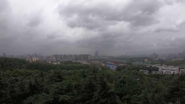 疾风骤雨下的南京视频素材