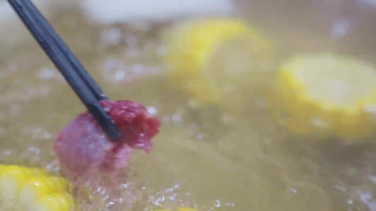 潮汕牛肉火锅视频素材画面4