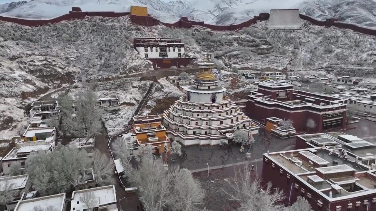 西藏江孜白居寺雪景视频素材画面3