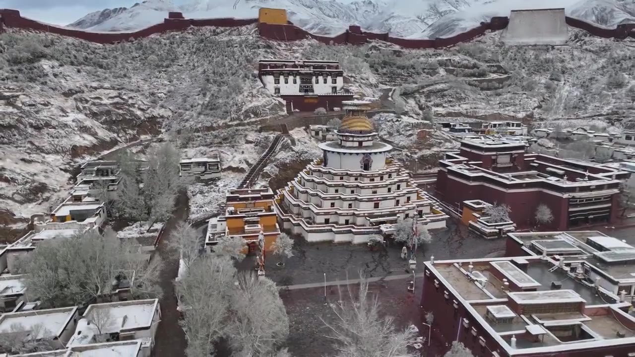 西藏江孜白居寺雪景视频素材画面4