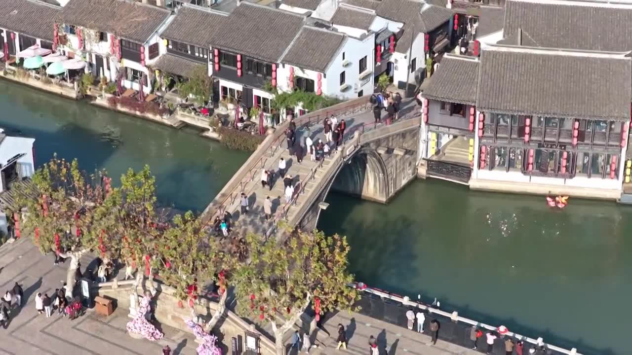 航拍无锡清名桥古运河街区视频素材画面1