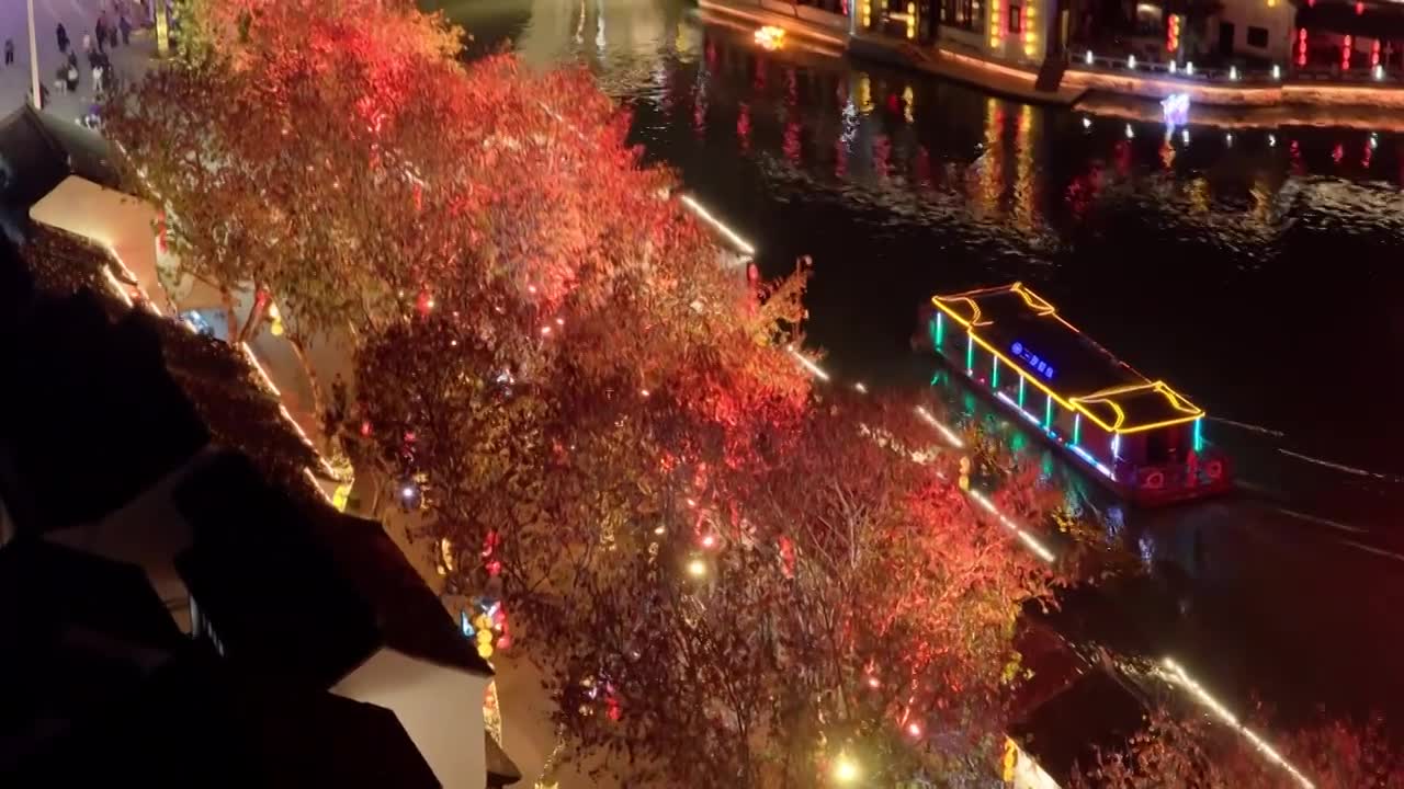 航拍无锡清名桥古运河街区夜景视频素材画面1