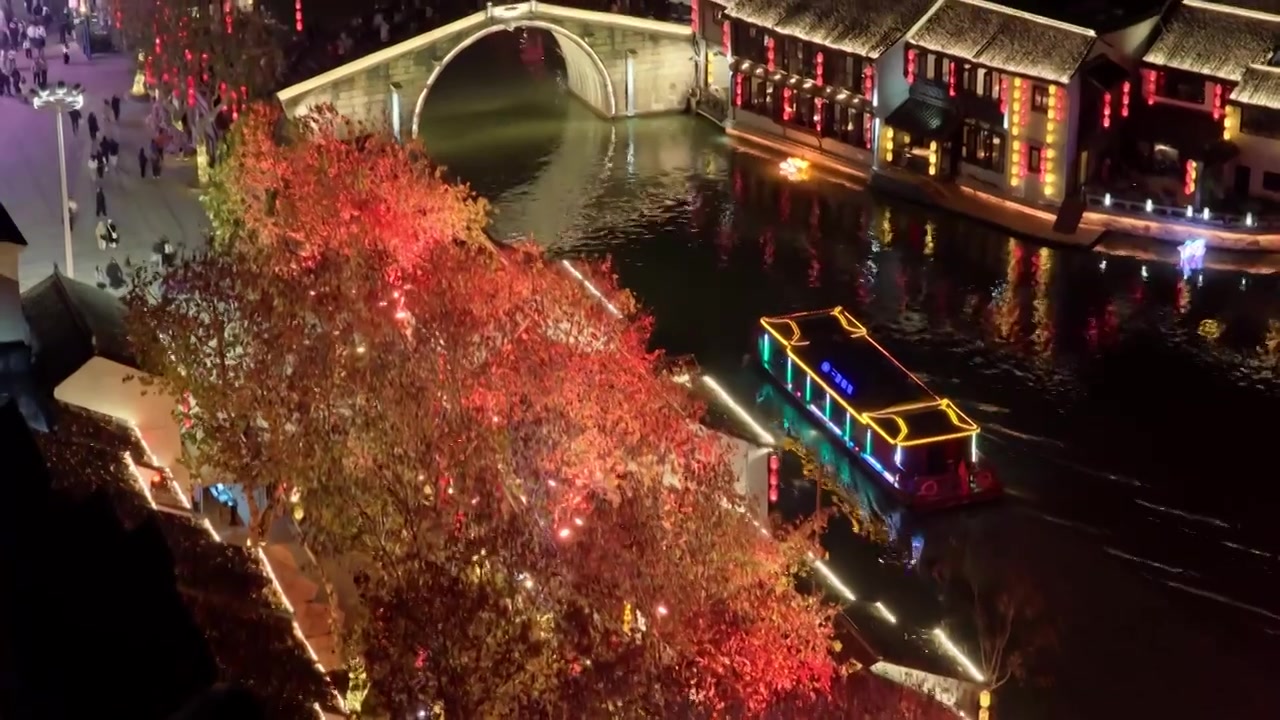 航拍无锡清名桥古运河街区夜景视频素材画面3