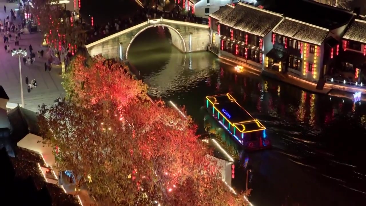 航拍无锡清名桥古运河街区夜景视频素材画面4