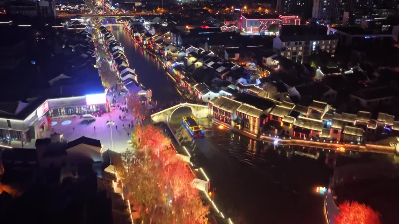 航拍无锡清名桥古运河街区夜景视频素材画面1