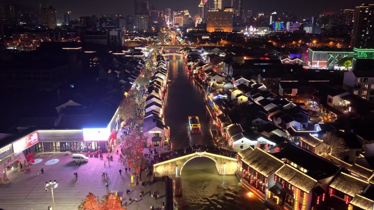 航拍无锡清名桥古运河街区夜景视频素材画面3