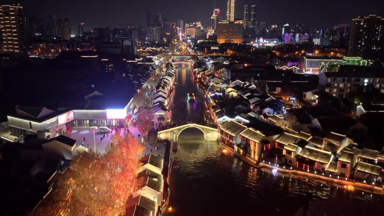 航拍无锡清名桥古运河街区夜景视频素材画面1