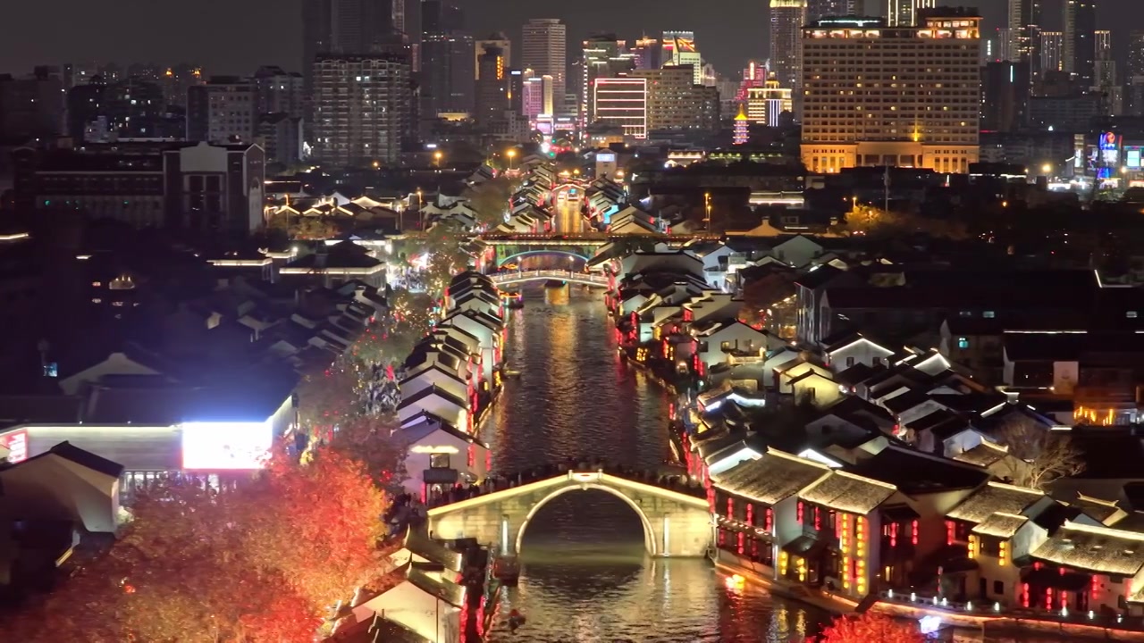 航拍无锡清名桥古运河街区夜景视频素材画面3