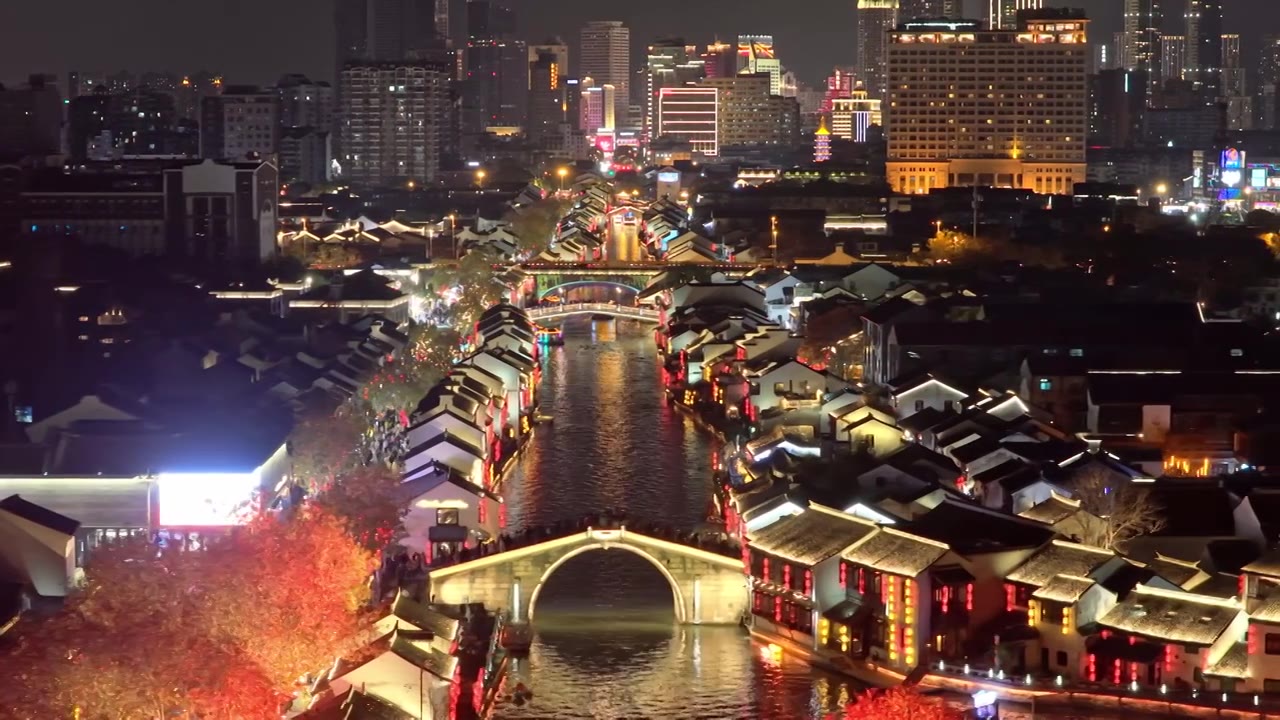 航拍无锡清名桥古运河街区夜景视频素材画面4