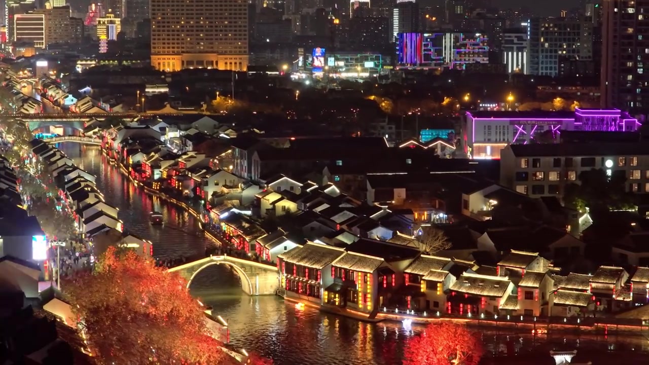 航拍无锡清名桥古运河街区夜景视频素材画面3