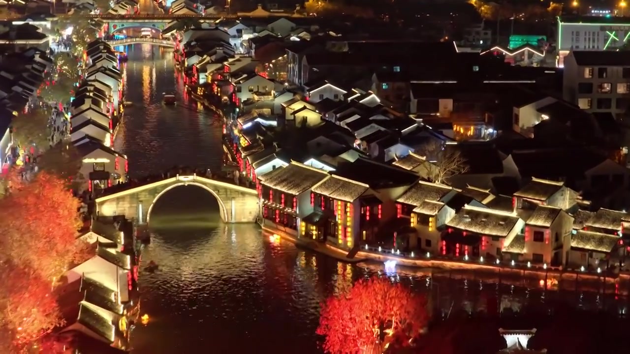 航拍无锡清名桥古运河街区夜景视频素材画面3