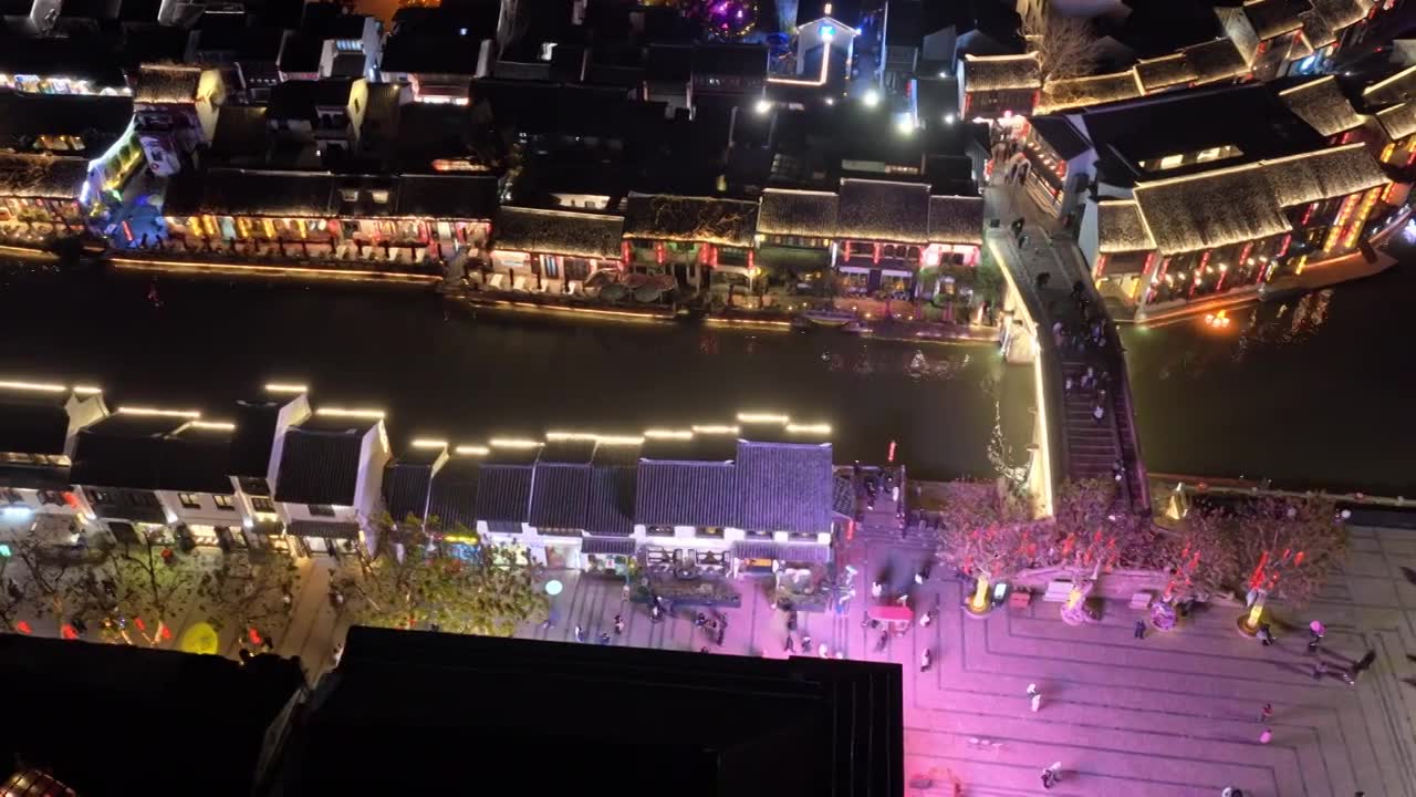 航拍无锡清名桥古运河街区夜景视频素材画面1